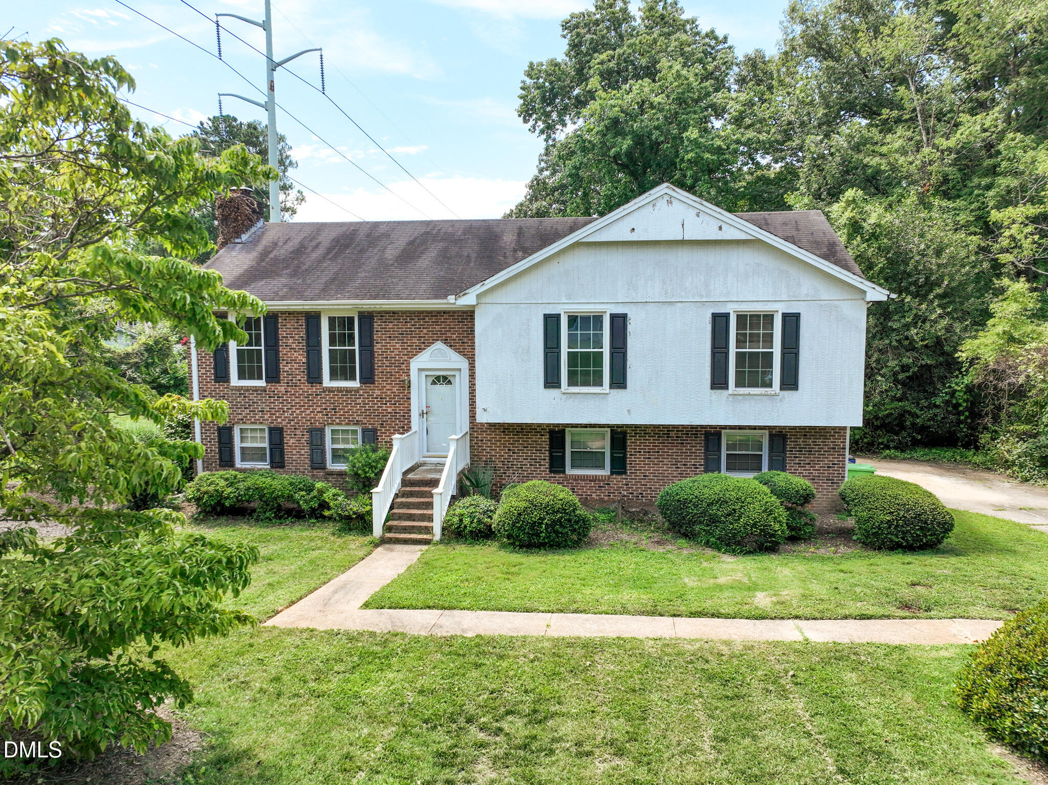 3307 Roundtree Court Property Photo 1