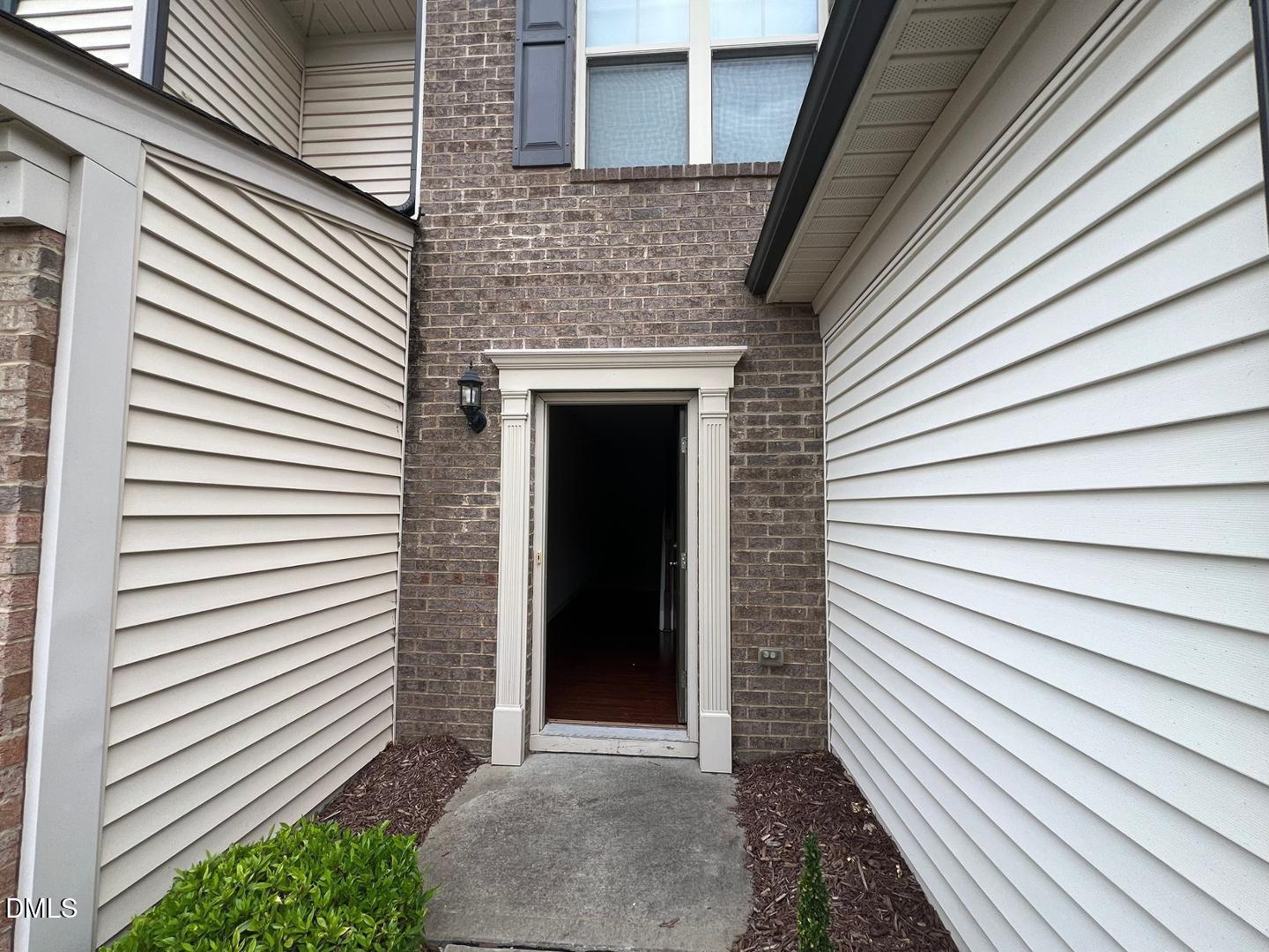 522 Denhoff Drive Property Photo 3