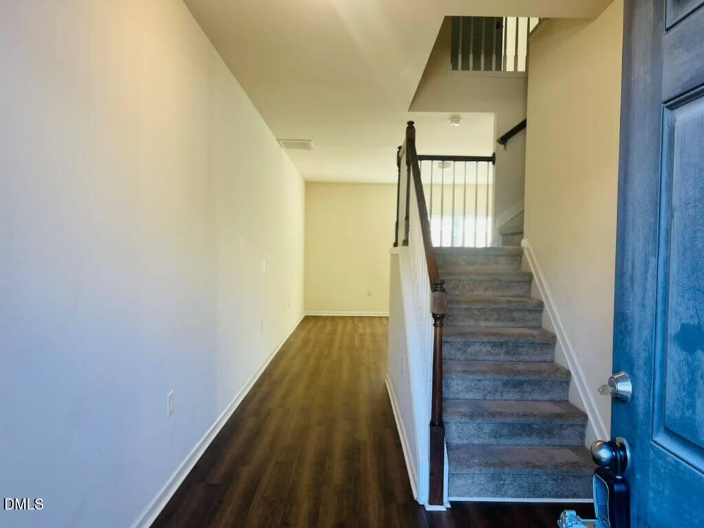 522 Denhoff Drive Property Photo 4
