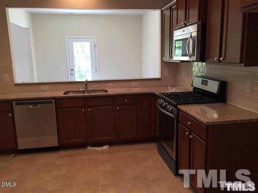 522 Denhoff Drive Property Photo 6