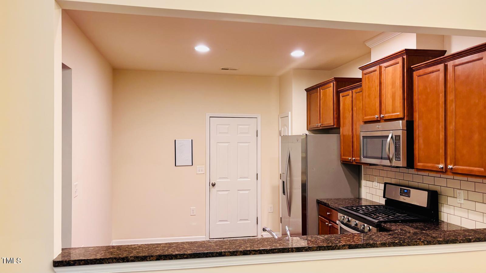 522 Denhoff Drive Property Photo 8