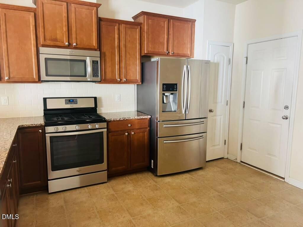 522 Denhoff Drive Property Photo 10