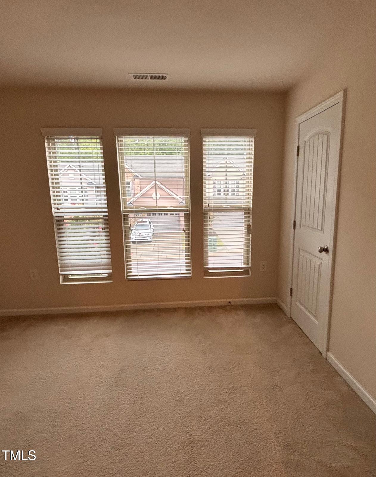 522 Denhoff Drive Property Photo 11