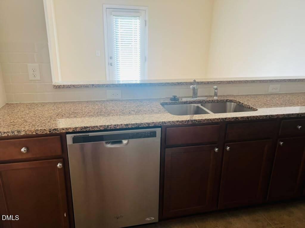 522 Denhoff Drive Property Photo 17