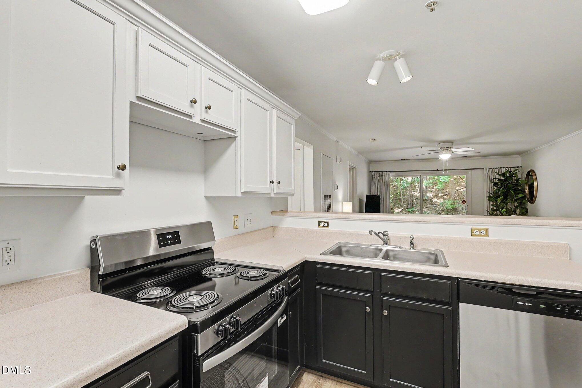 2950 Trailwood Pines Lane 104 Property Photo 5