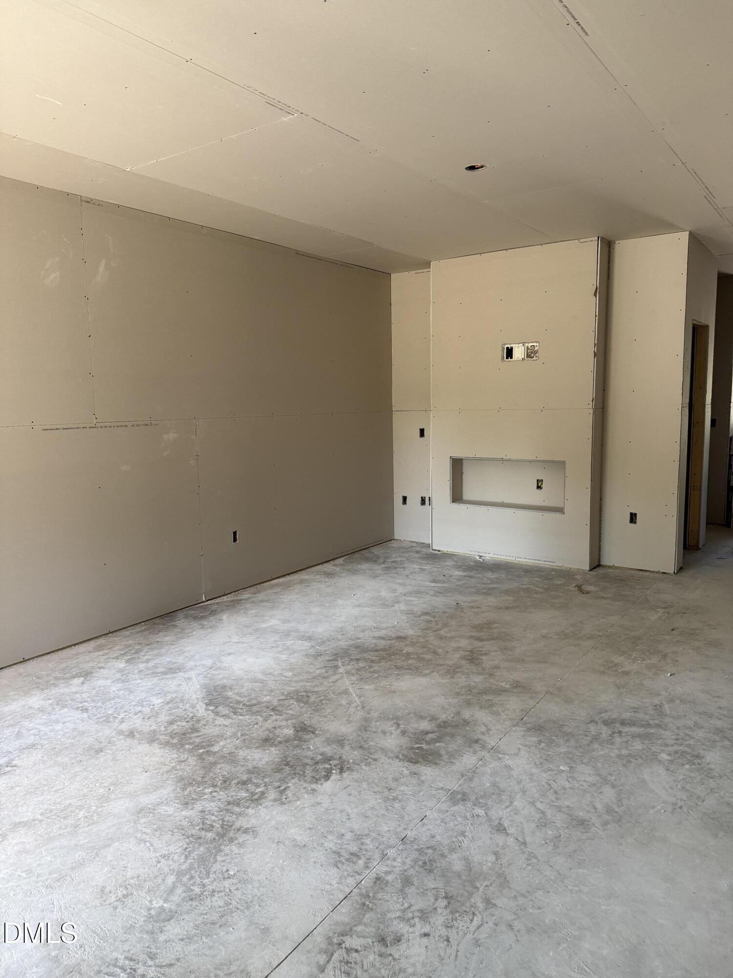 425 W 2nd Street Property Photo 4