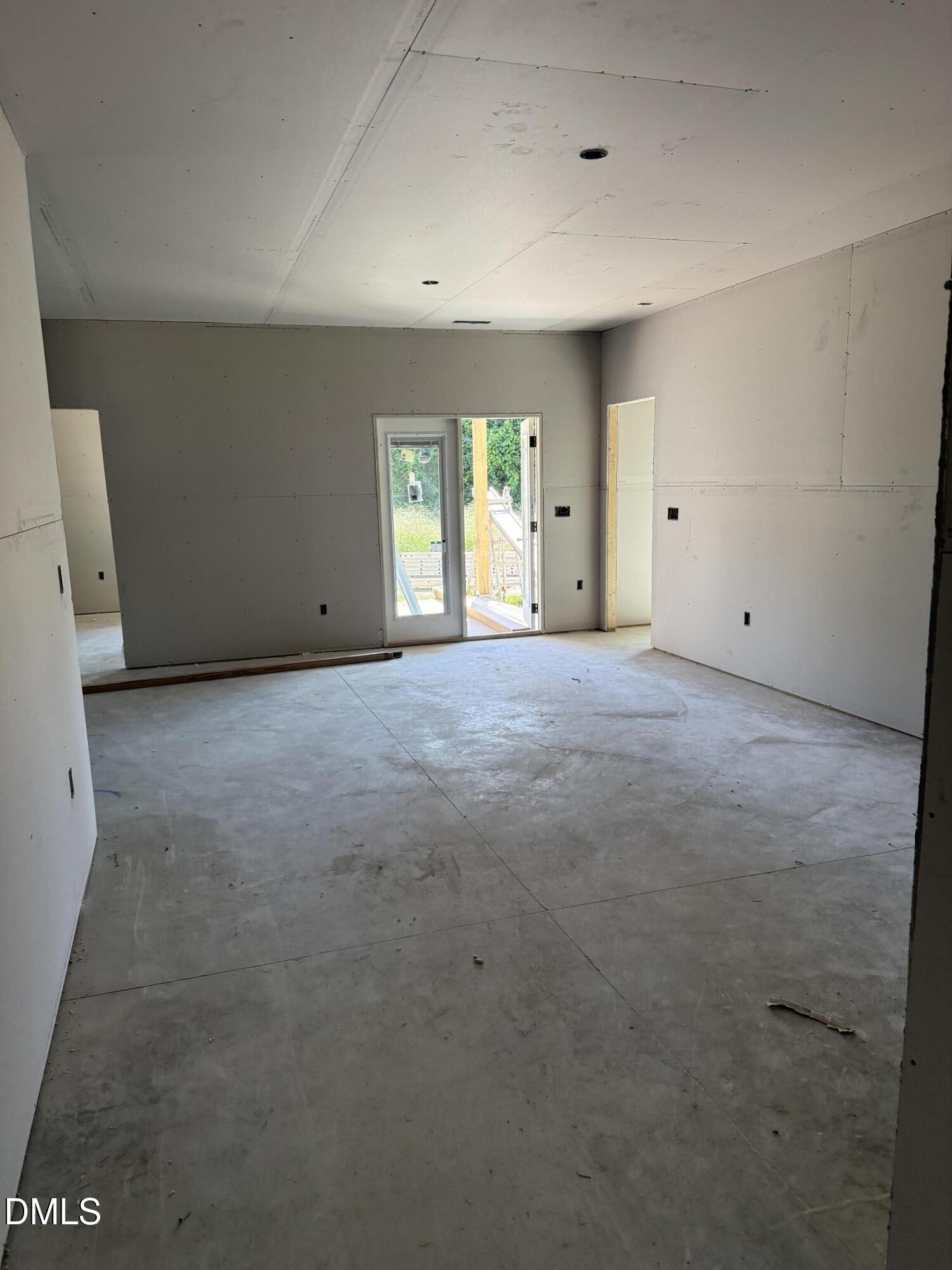 425 W 2nd Street Property Photo 5