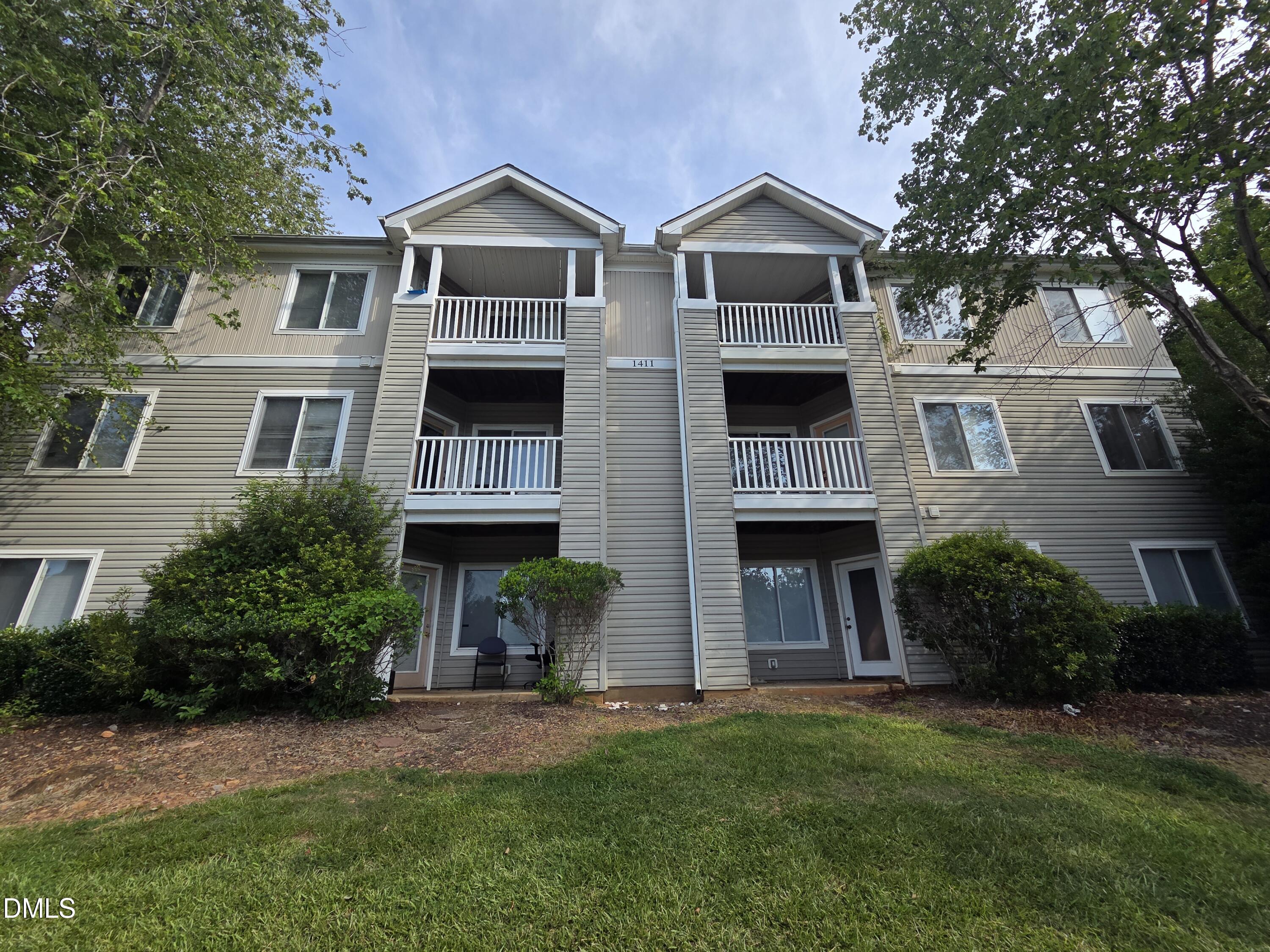 1411 Collegiate 204 Property Photo 10