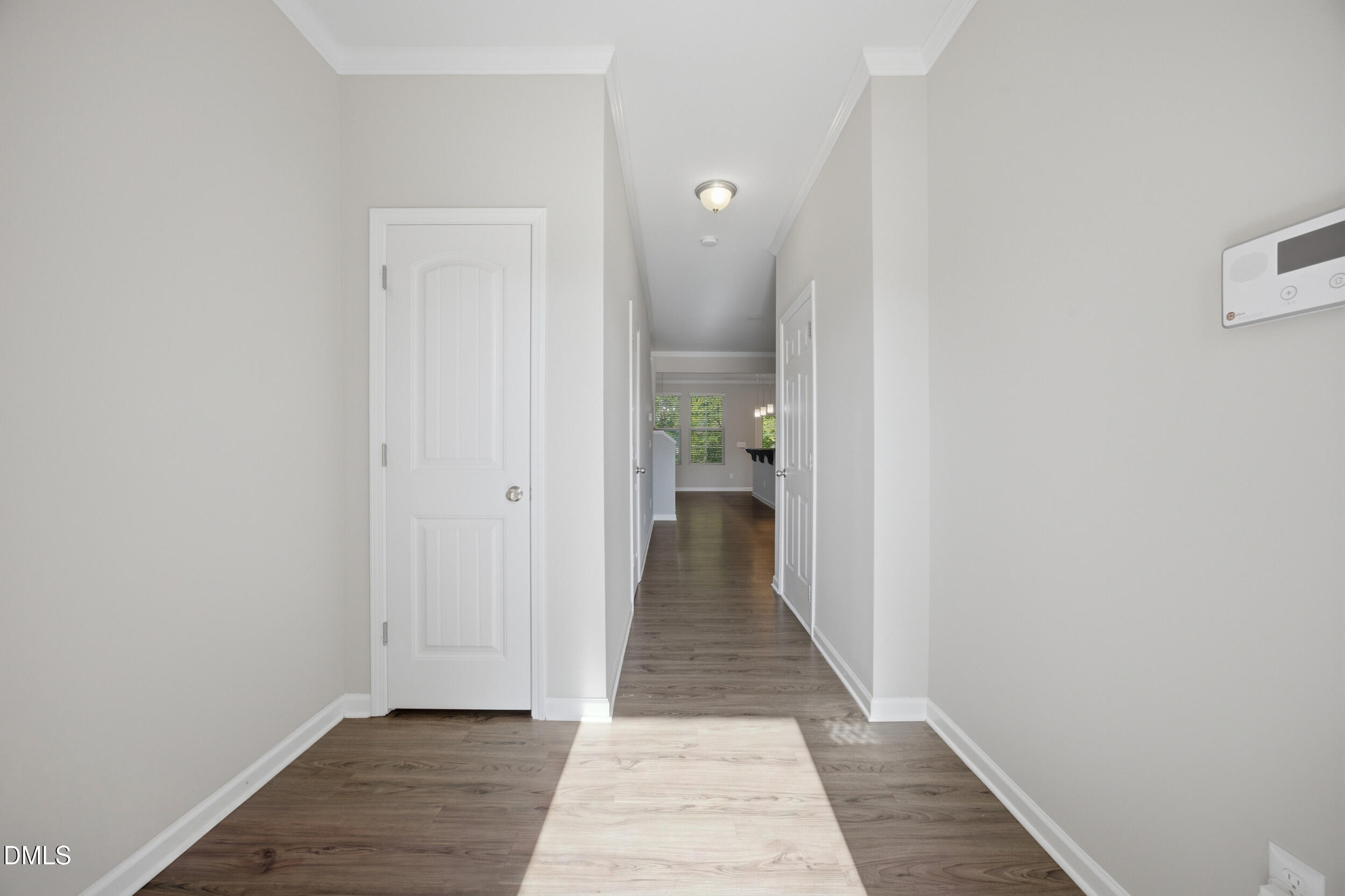 318 Irving Way Property Photo 4