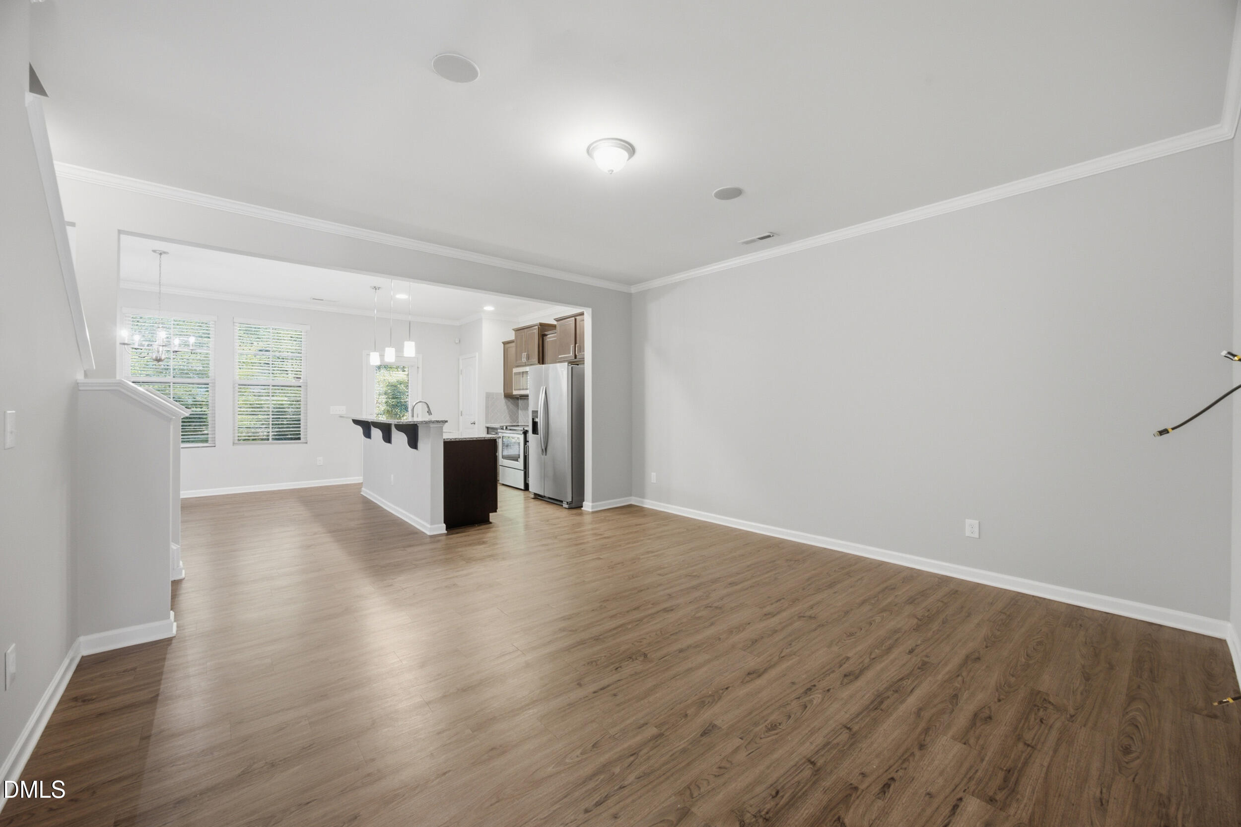 318 Irving Way Property Photo 6