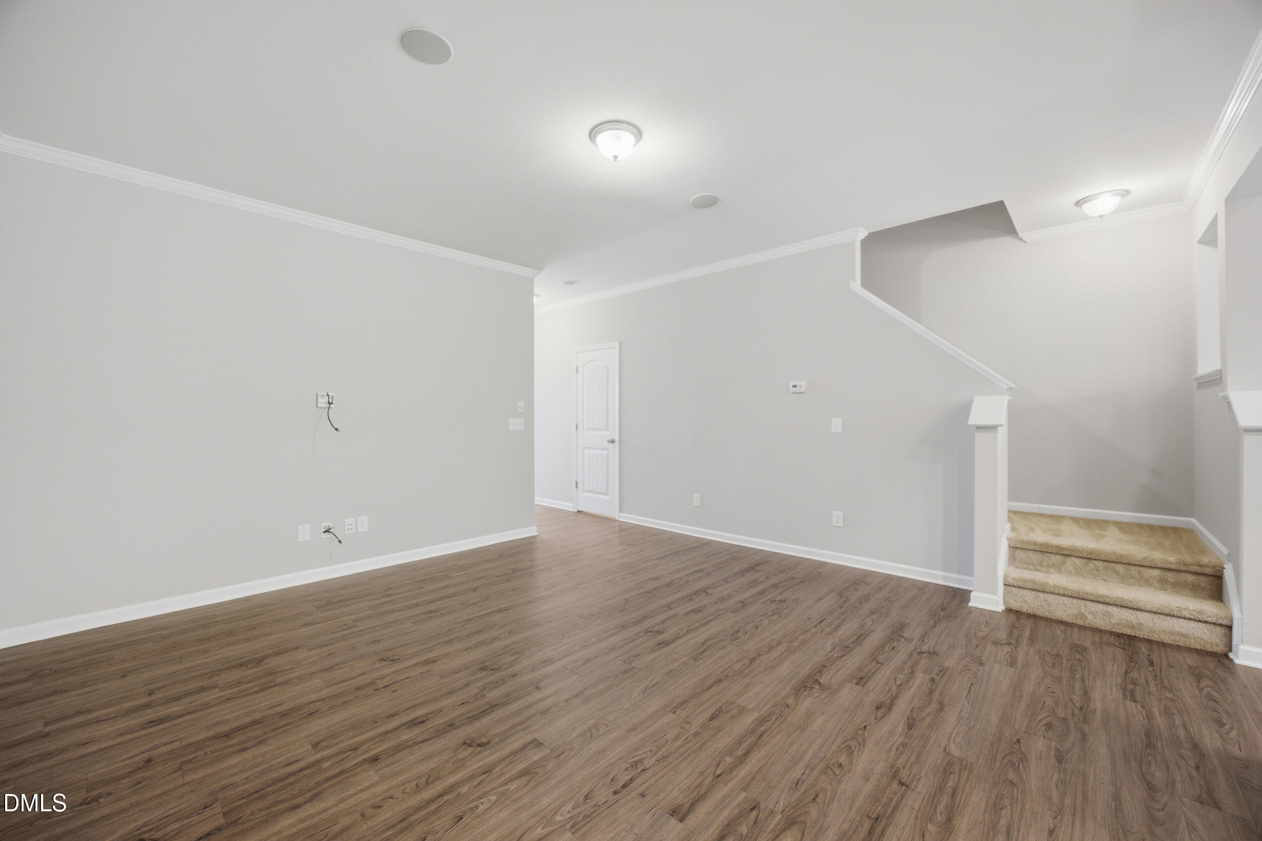 318 Irving Way Property Photo 7