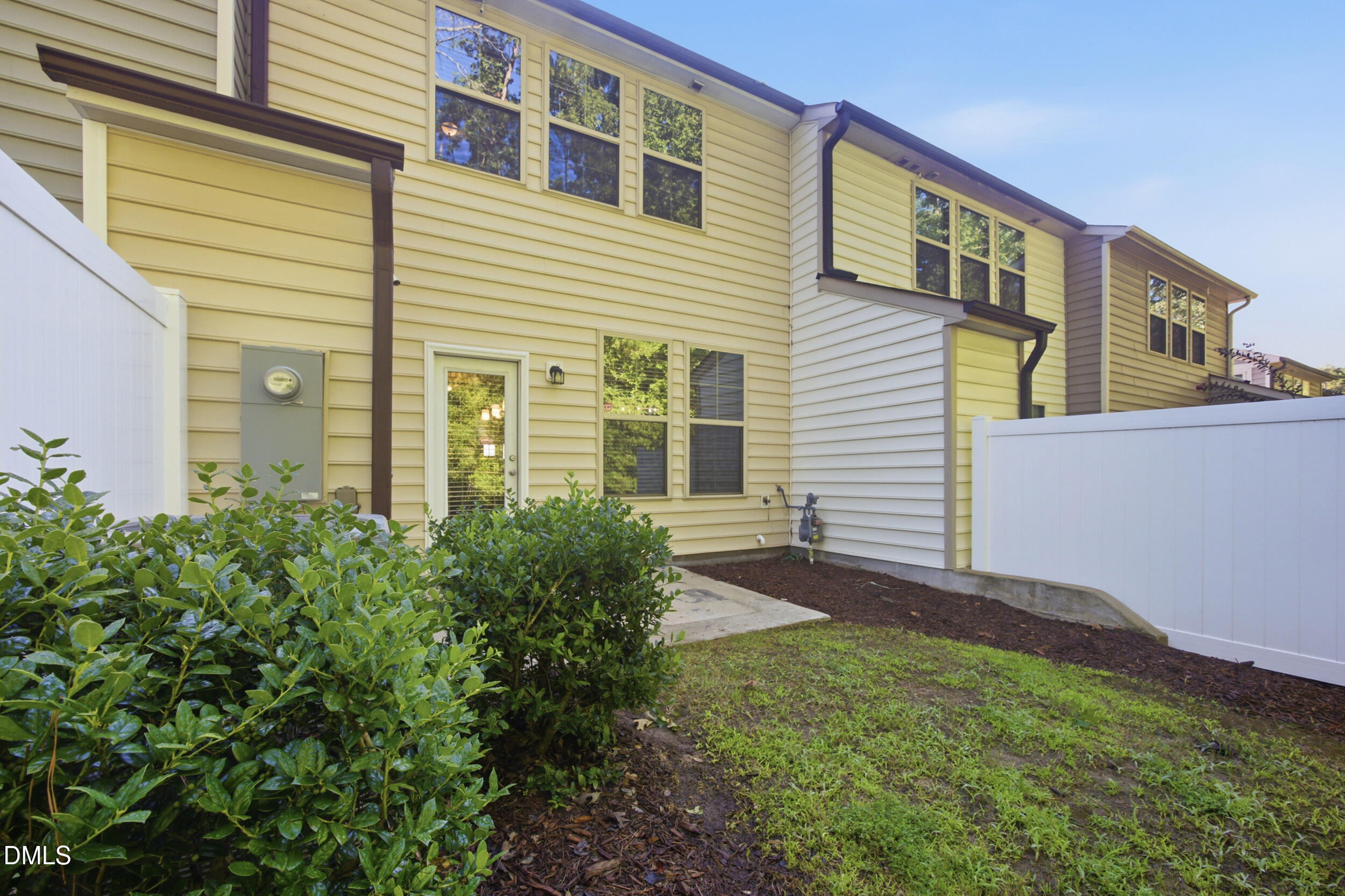 318 Irving Way Property Photo 26