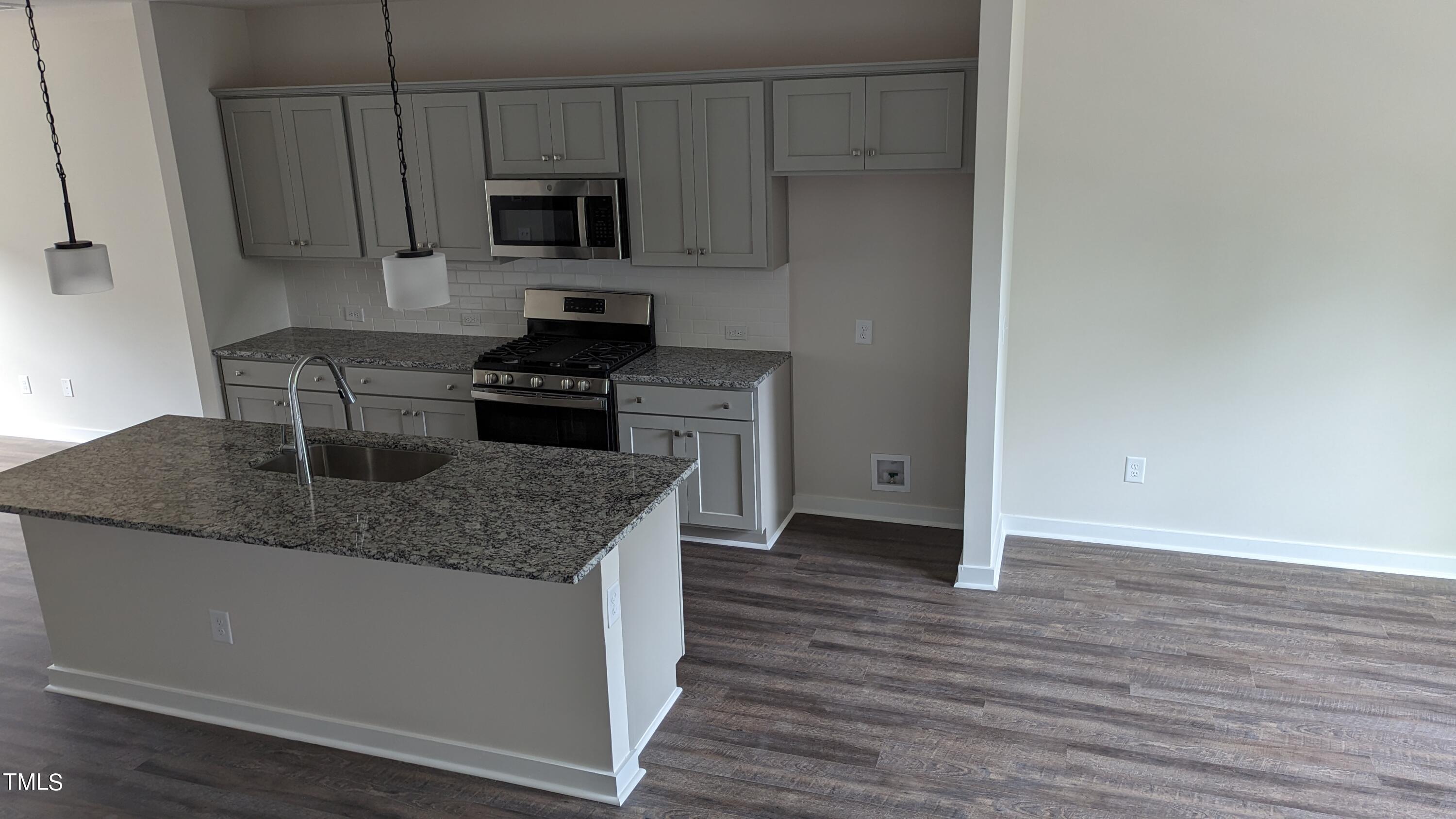 802 Laurel Gate Drive Property Photo 4