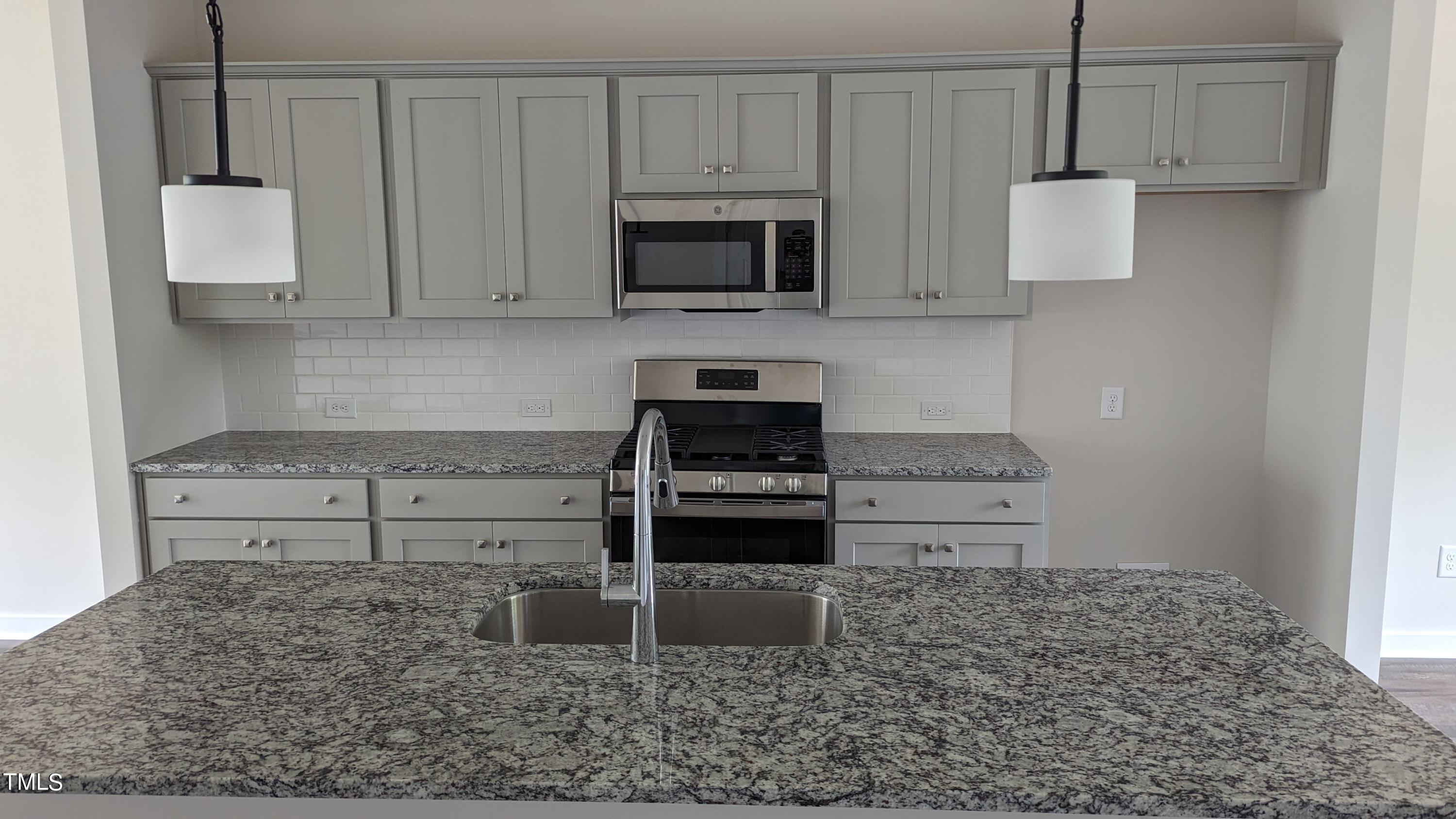 802 Laurel Gate Drive Property Photo 5