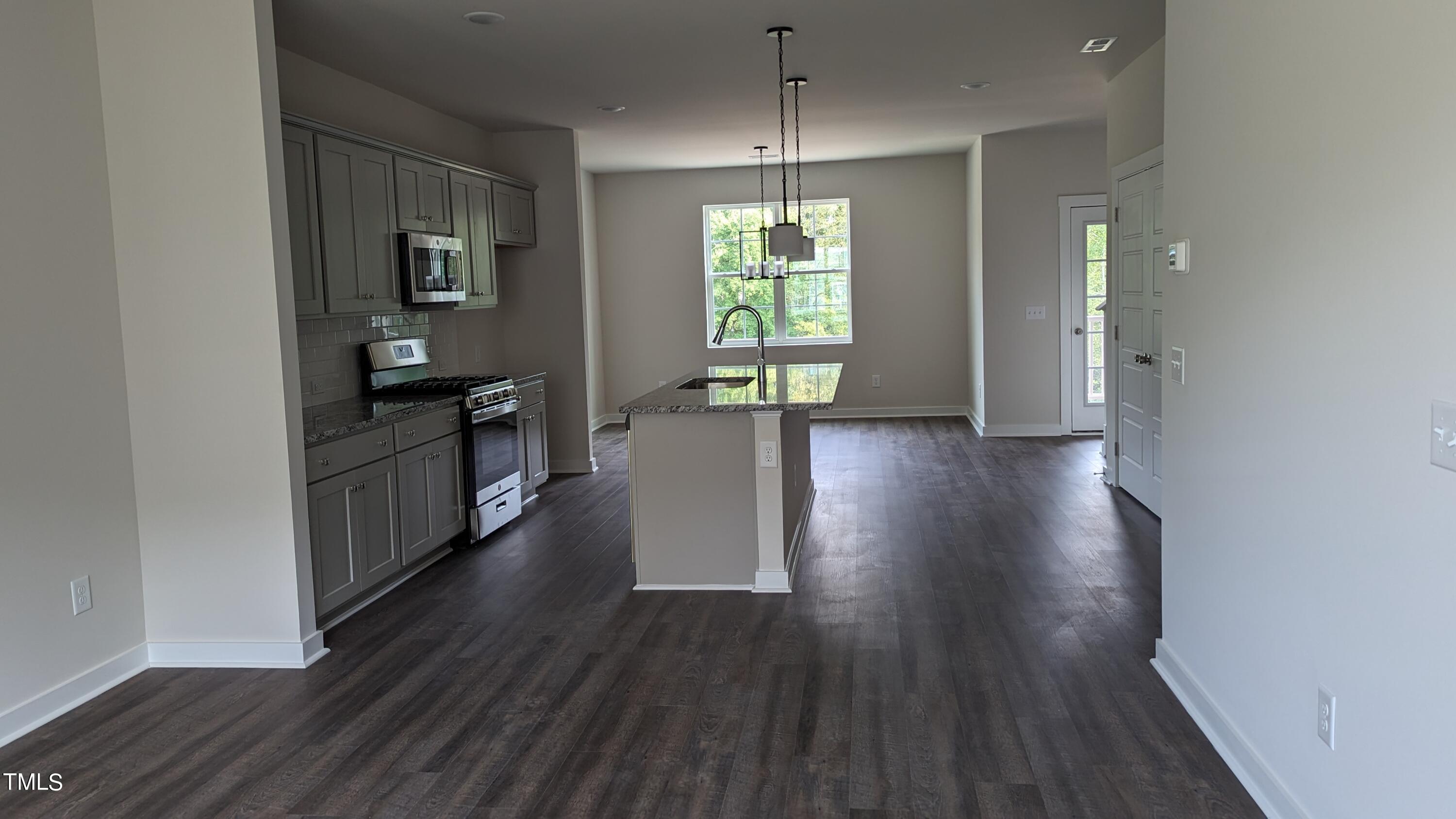 802 Laurel Gate Drive Property Photo 6