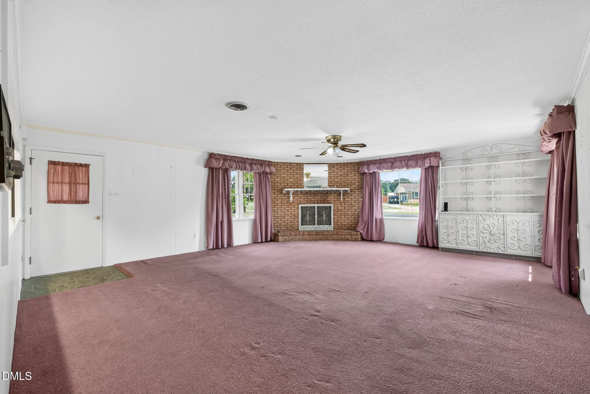 114 Castle Circle Property Photo 6