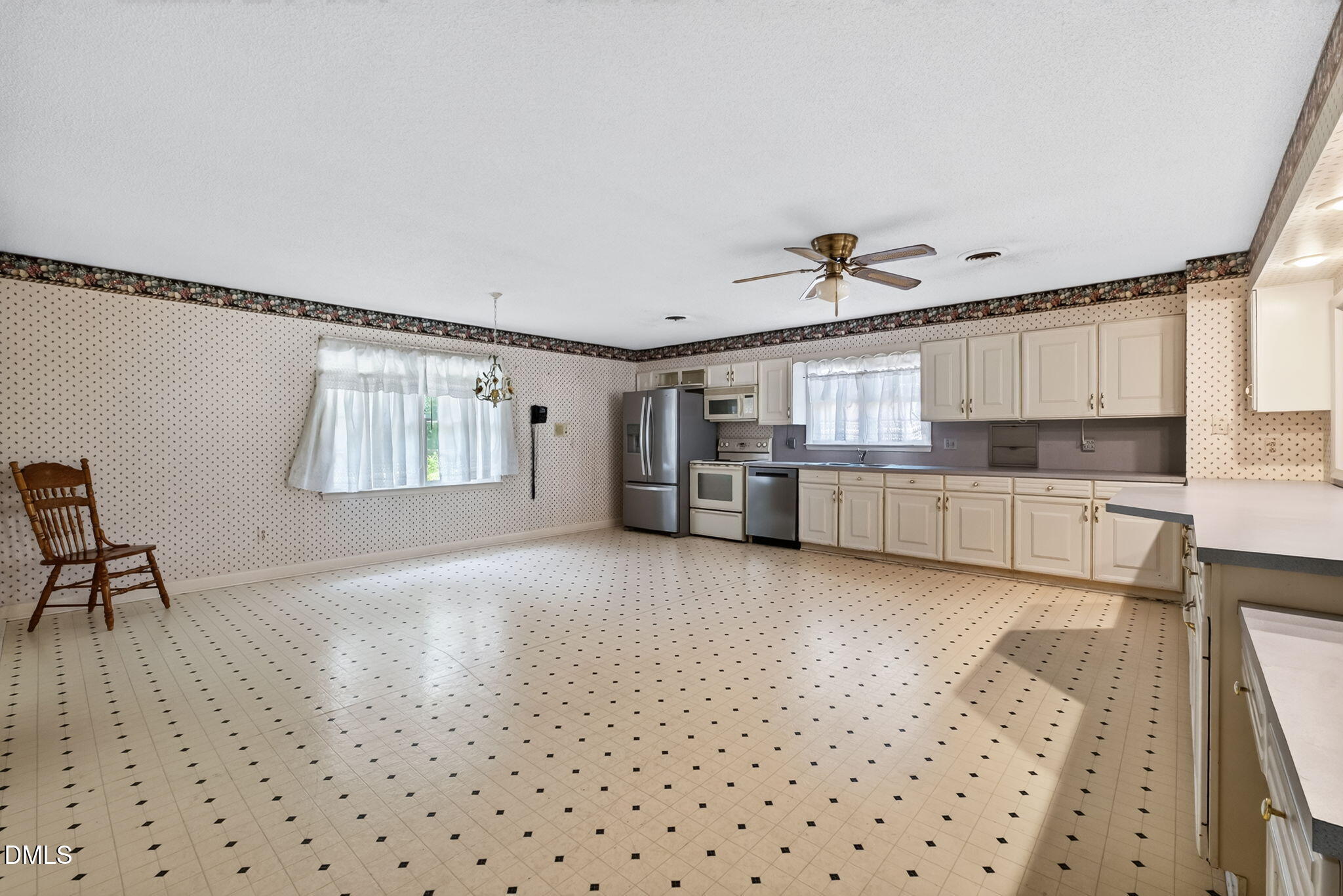 114 Castle Circle Property Photo 12