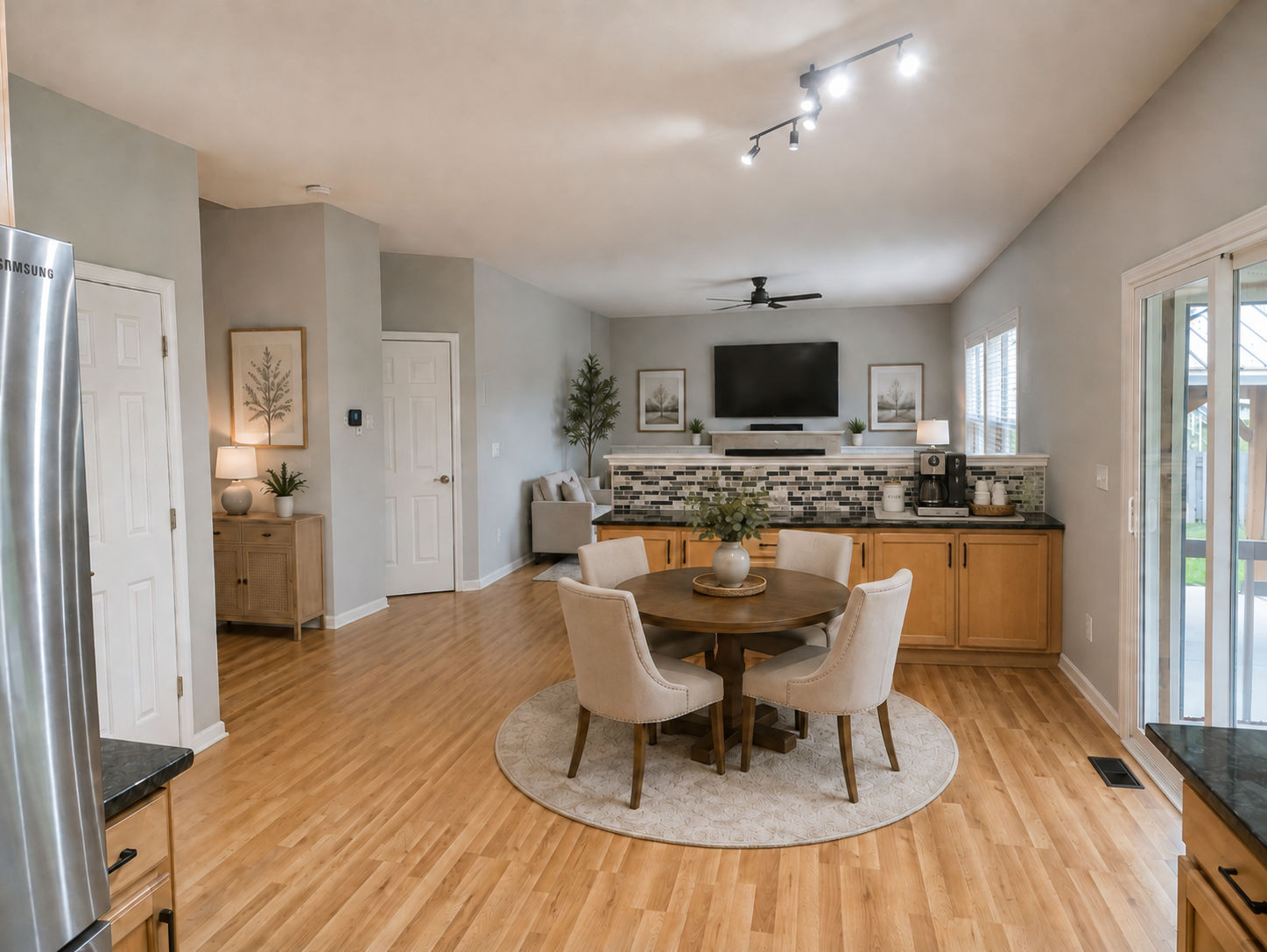2447 Stately Oaks Drive Property Photo 3