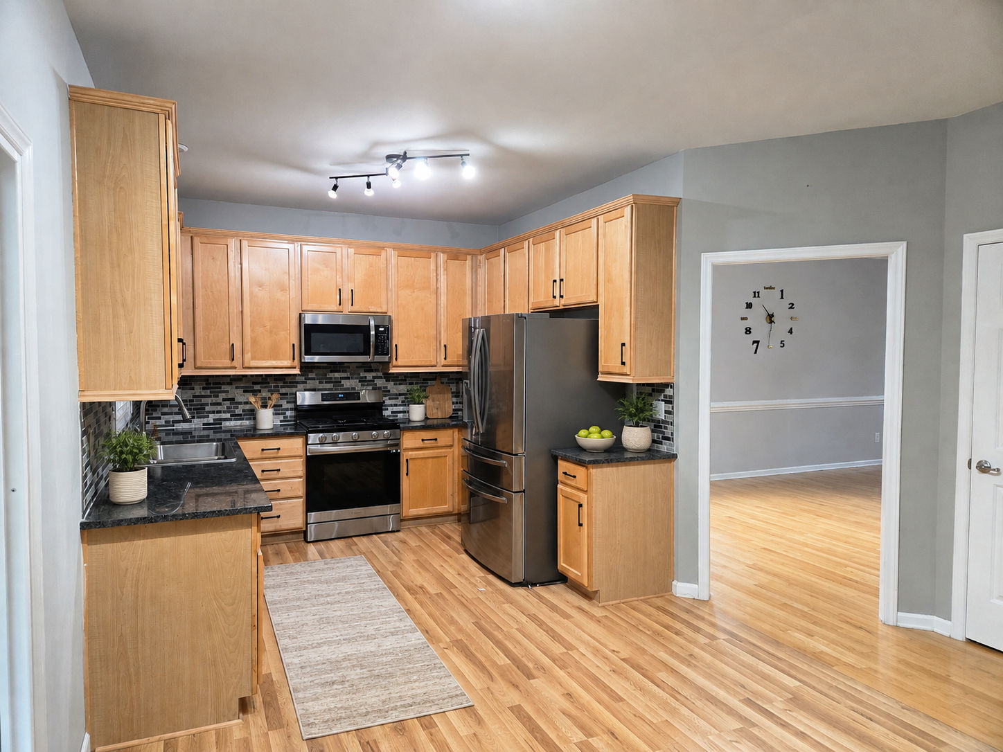 2447 Stately Oaks Drive Property Photo 4