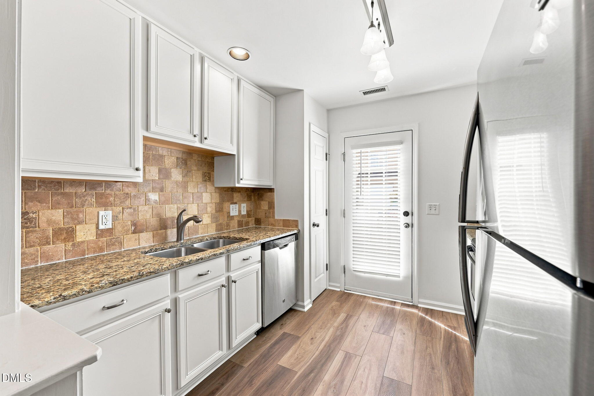 9904 Cleaver Court Property Photo 4