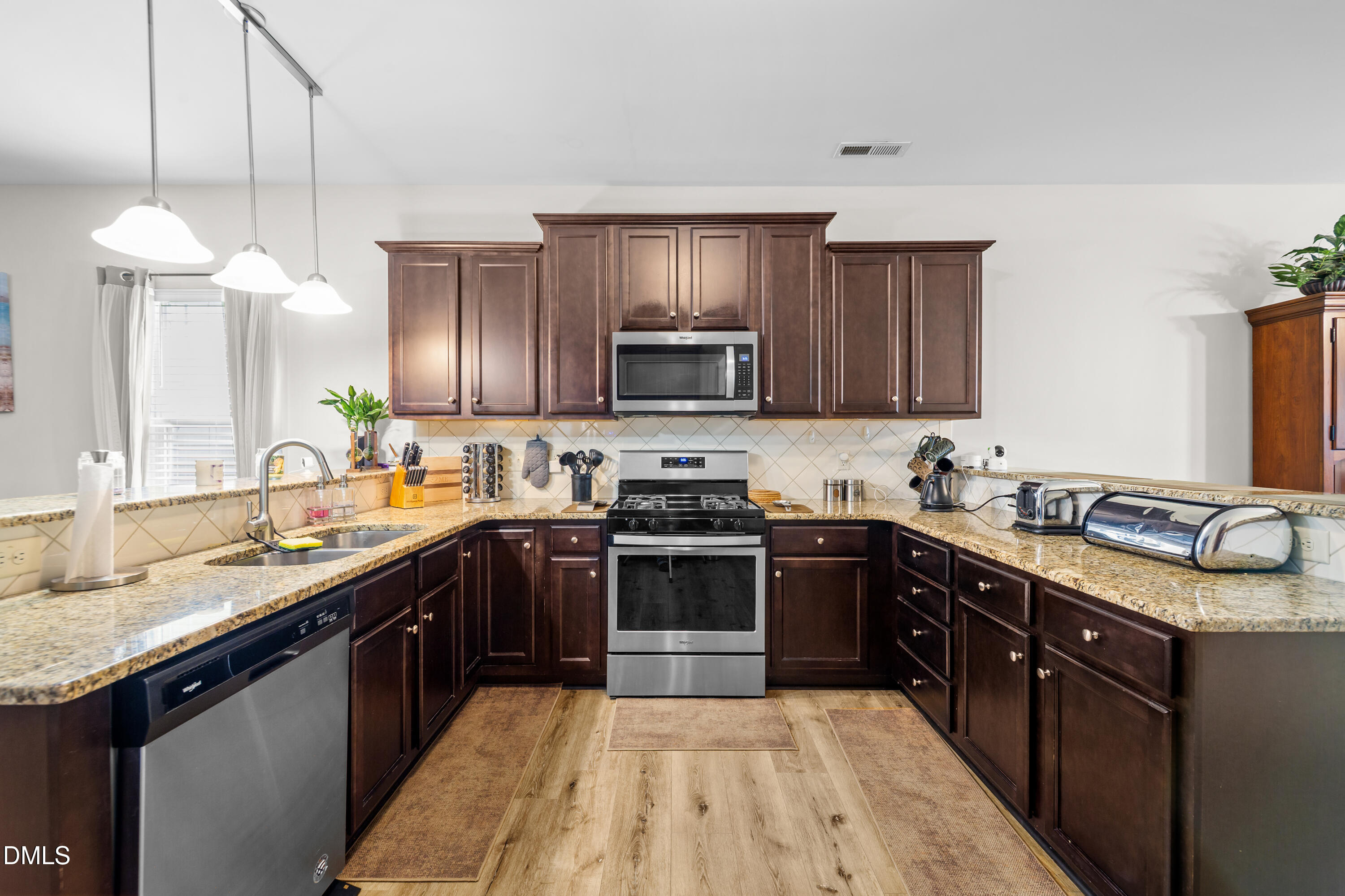 53 Unique Place Property Photo 8