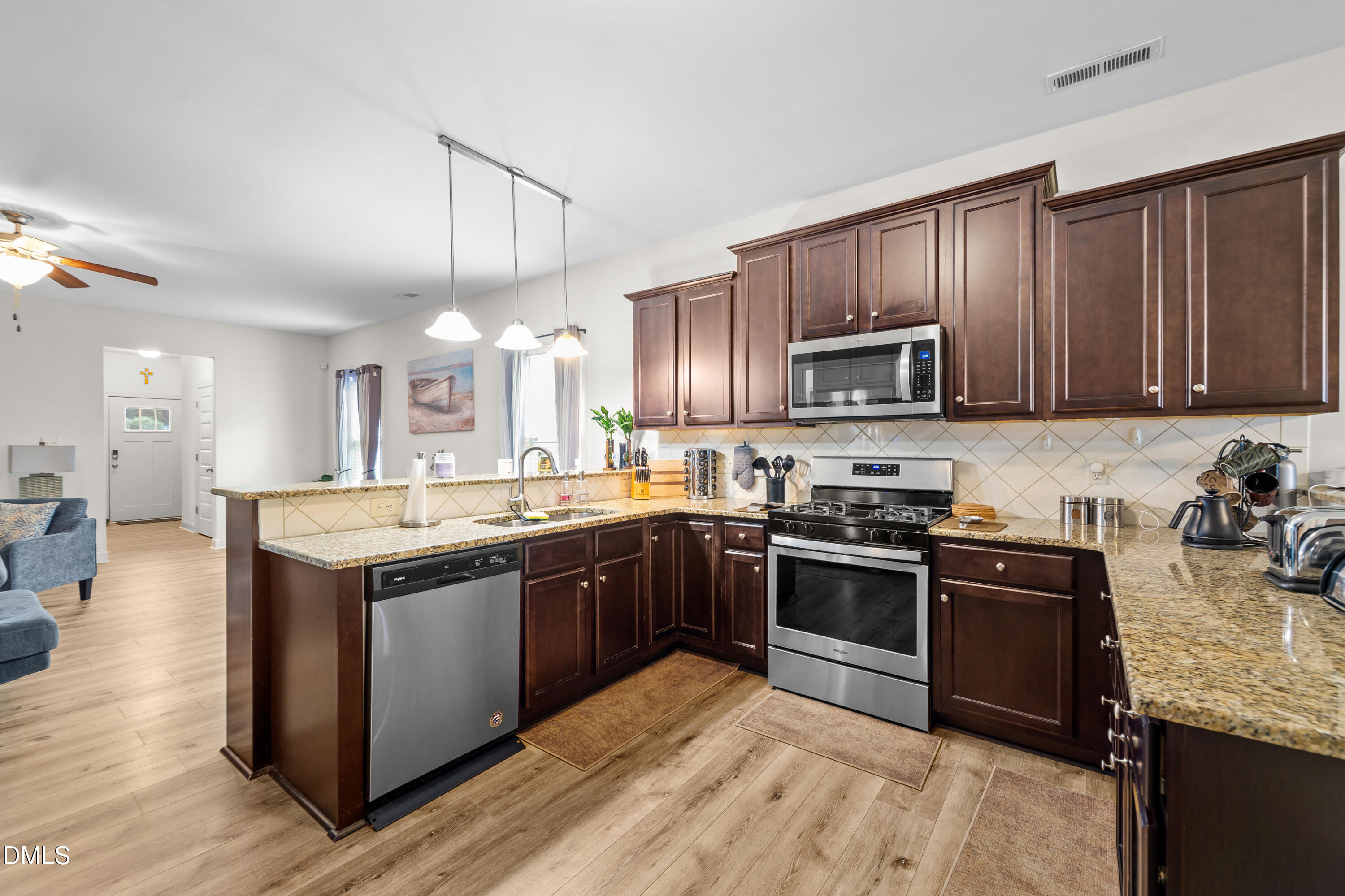 53 Unique Place Property Photo 10