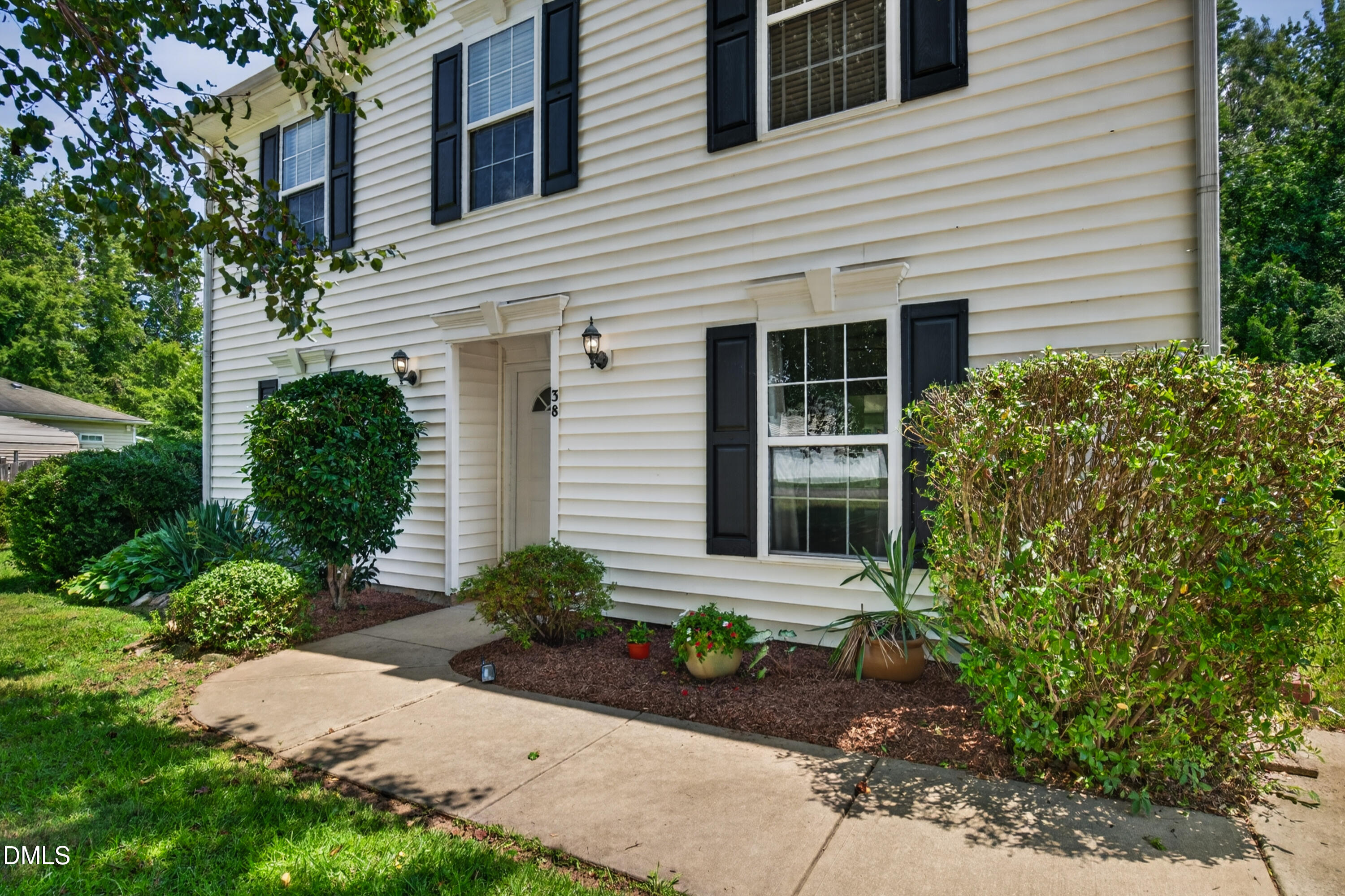 38 Silverstone Drive Property Photo 1