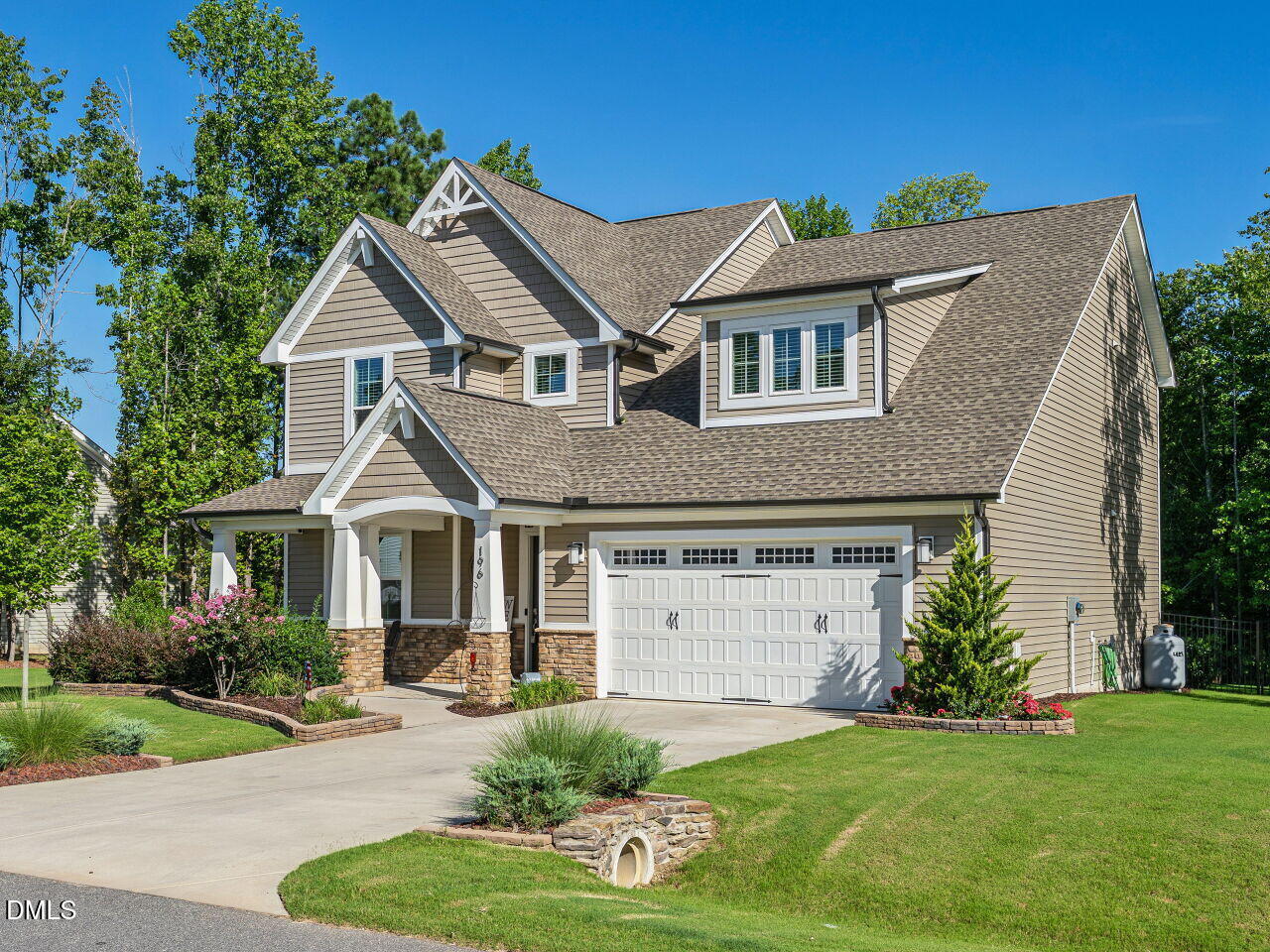 196 W Amber Oak Drive Property Photo 3
