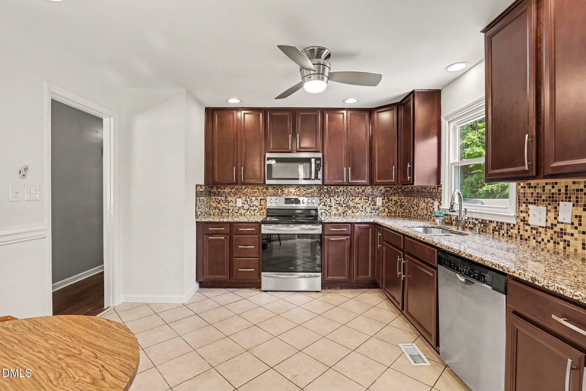1416 Lions Way Property Photo 14