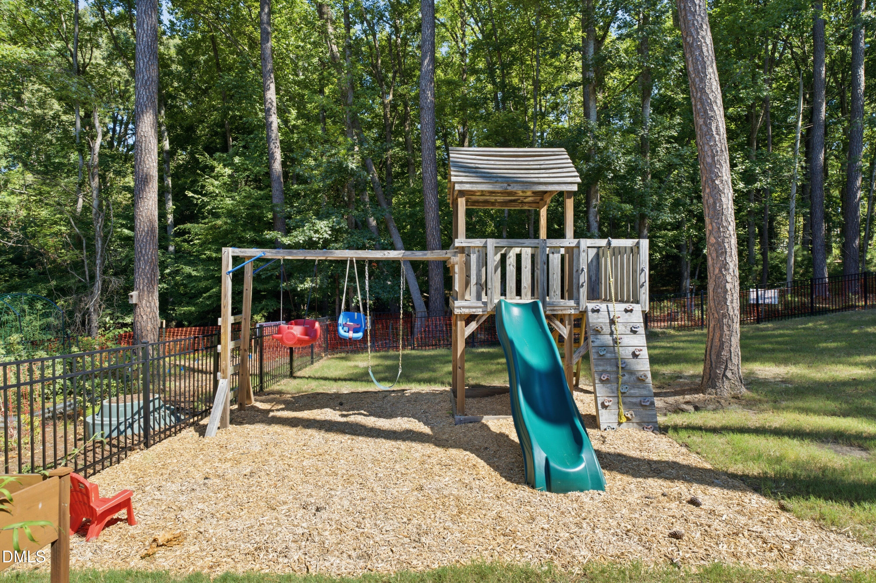 8021 Ghost Pony Trail Property Photo 46