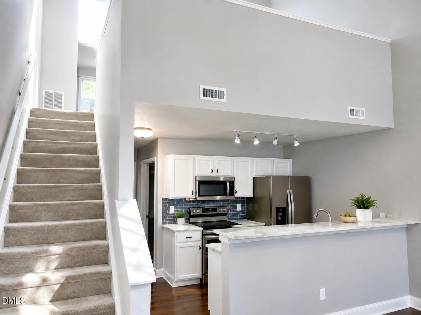 10 Crystal Oaks Court Property Photo 2