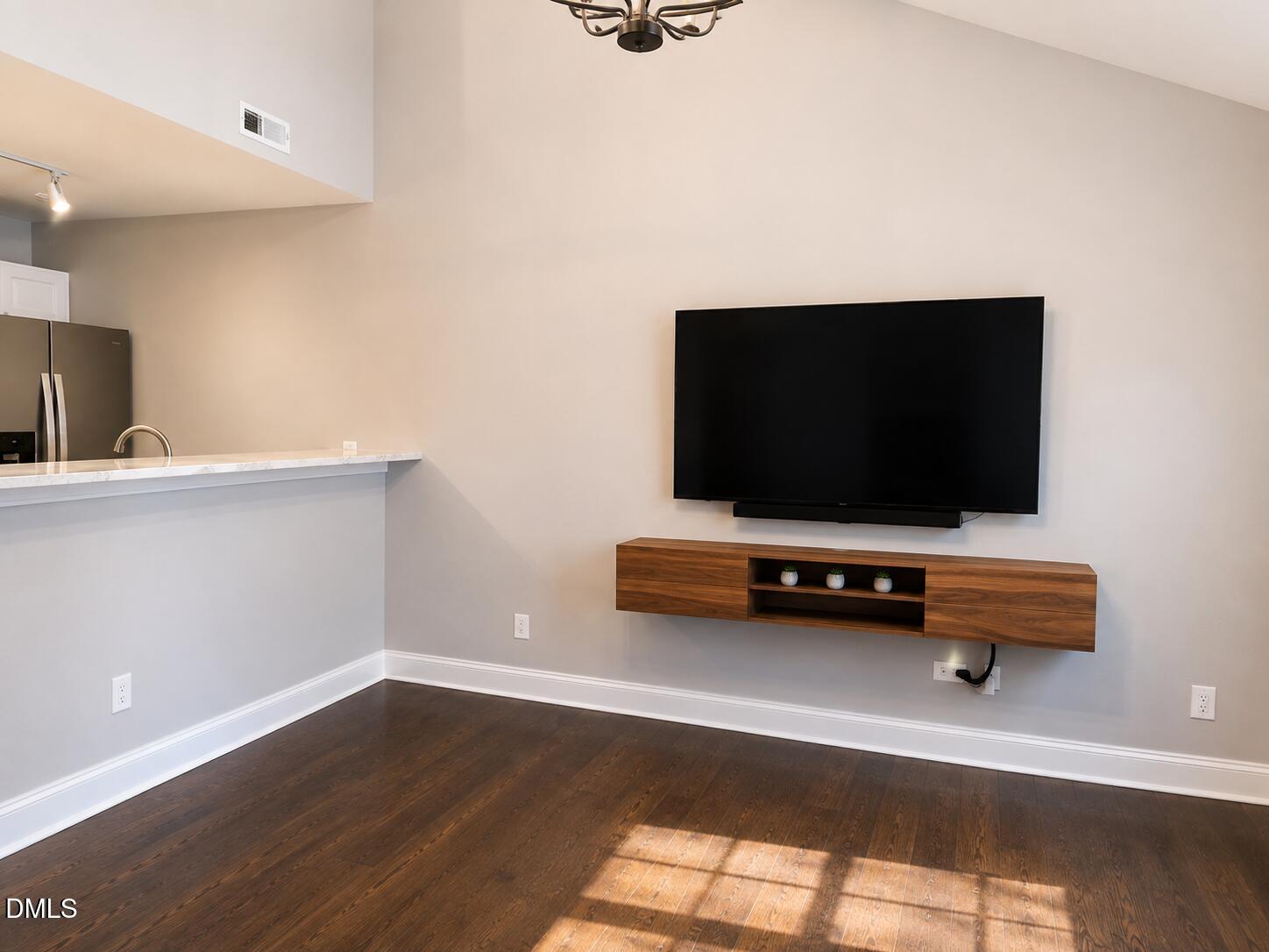 10 Crystal Oaks Court Property Photo 3