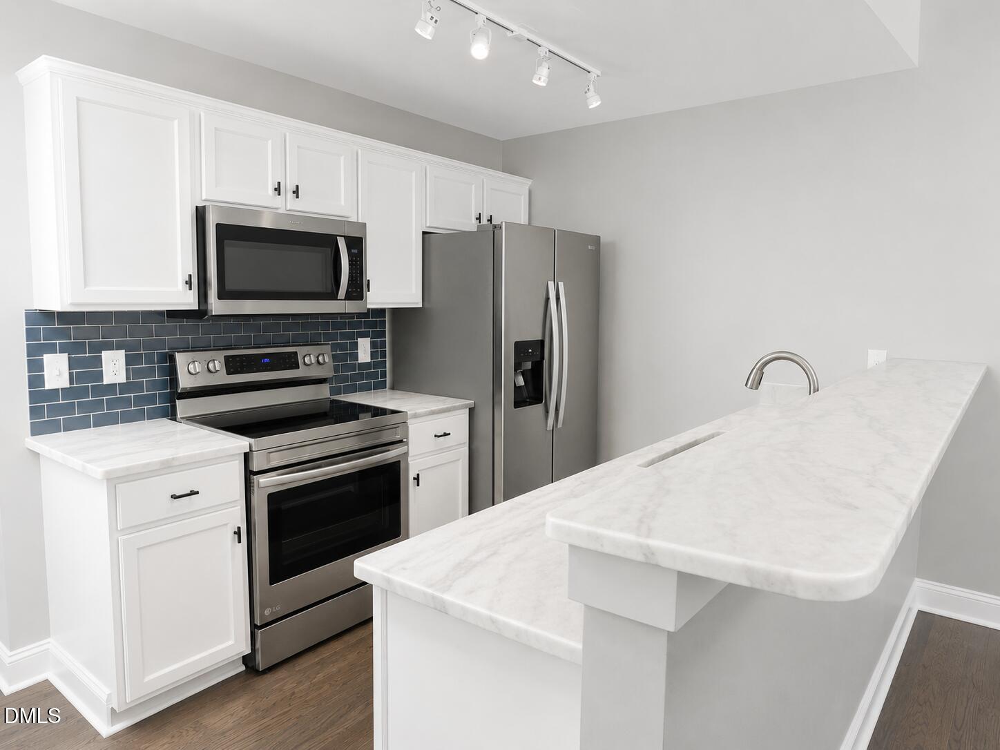 10 Crystal Oaks Court Property Photo 4
