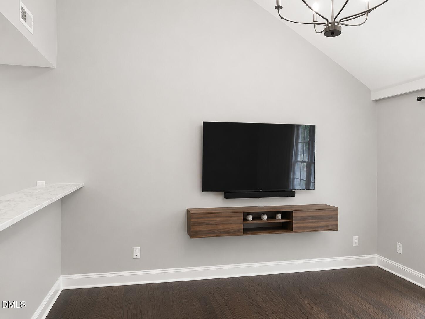 10 Crystal Oaks Court Property Photo 14
