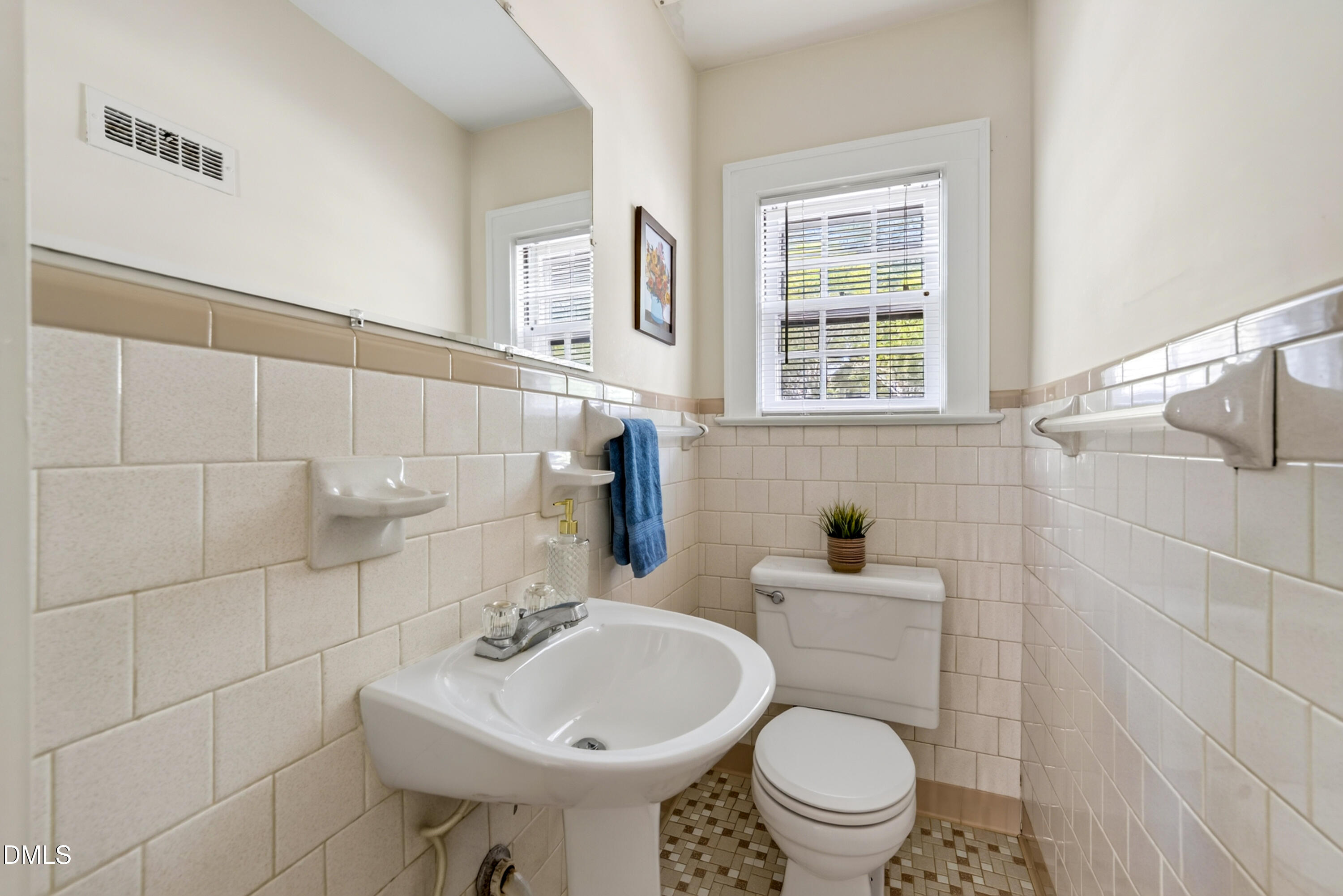 2320 Englewood Avenue Property Photo 19