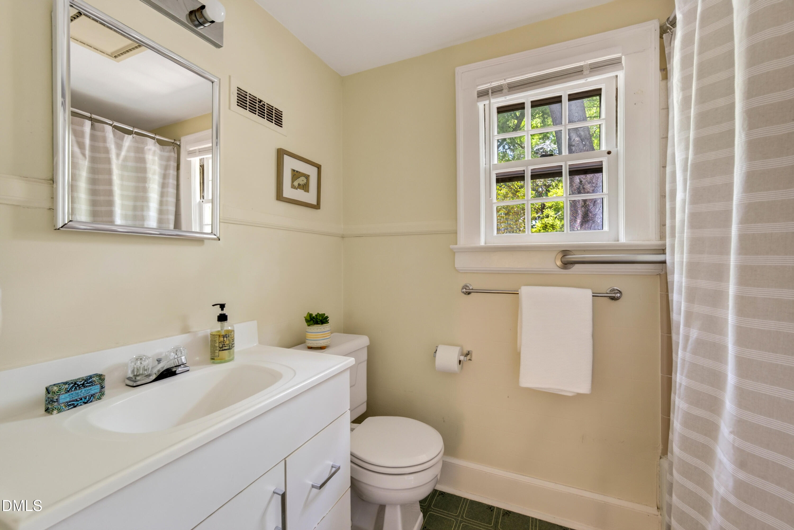 2320 Englewood Avenue Property Photo 24