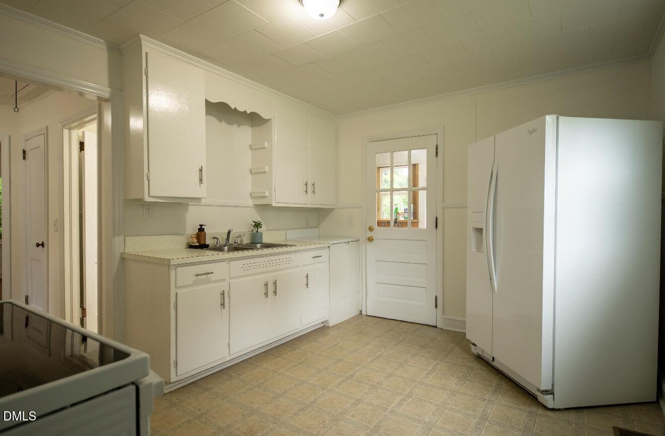 611 E Finch Street Property Photo 6
