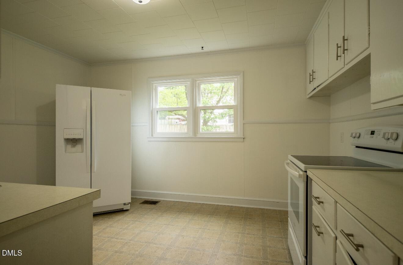 611 E Finch Street Property Photo 7