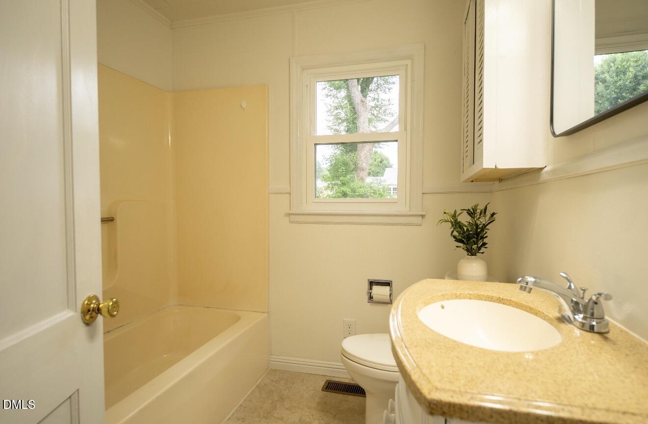 611 E Finch Street Property Photo 9