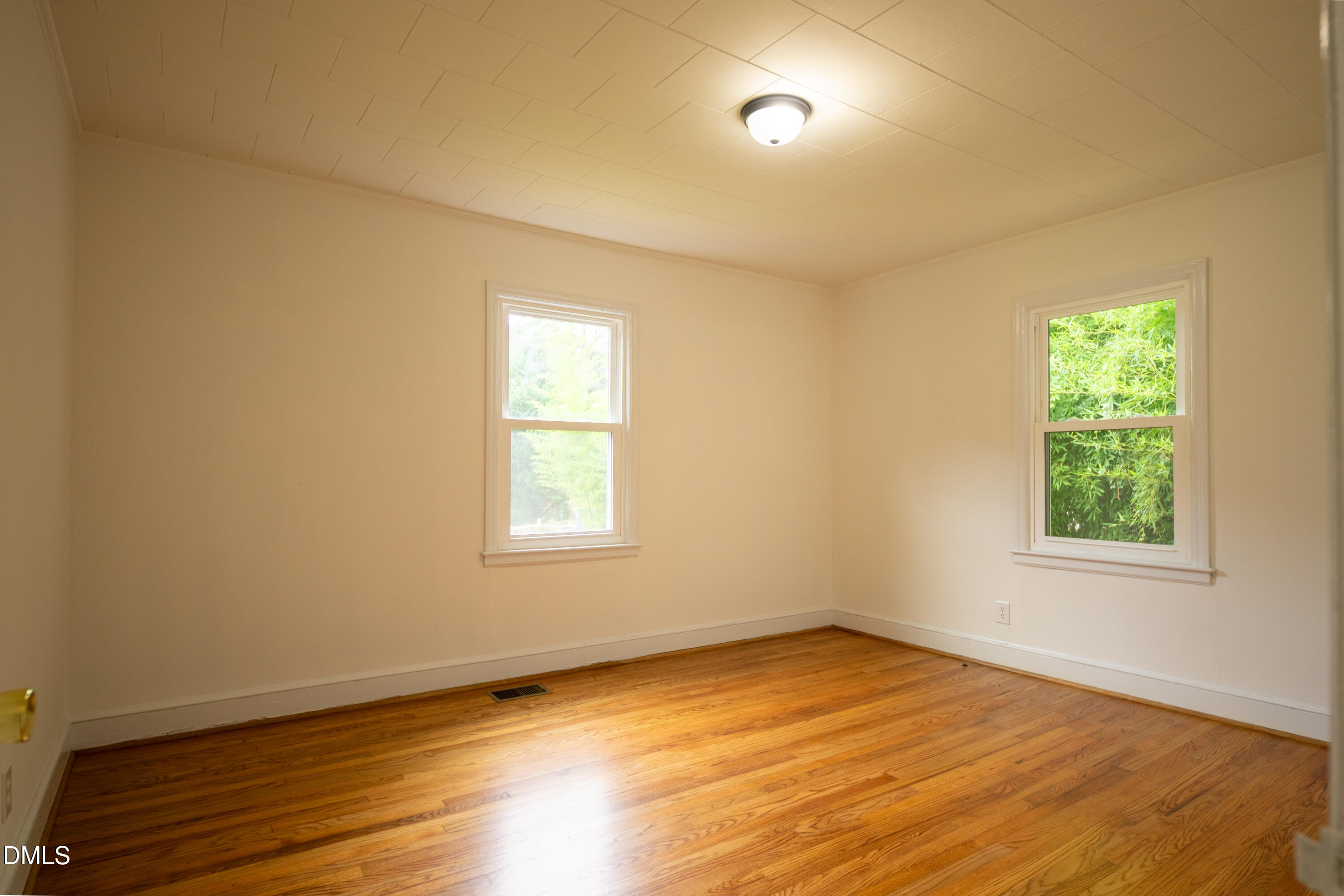 611 E Finch Street Property Photo 10
