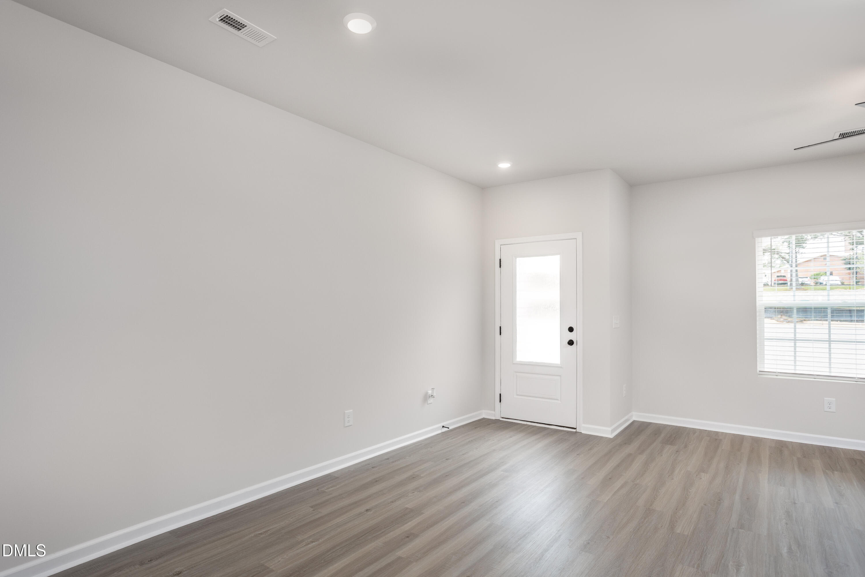 185 Seville Way Property Photo 6
