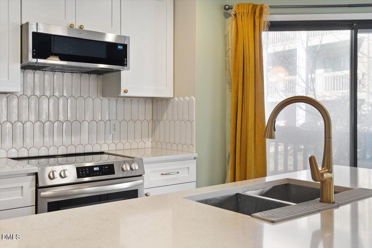924 New Kent Place Property Photo 1