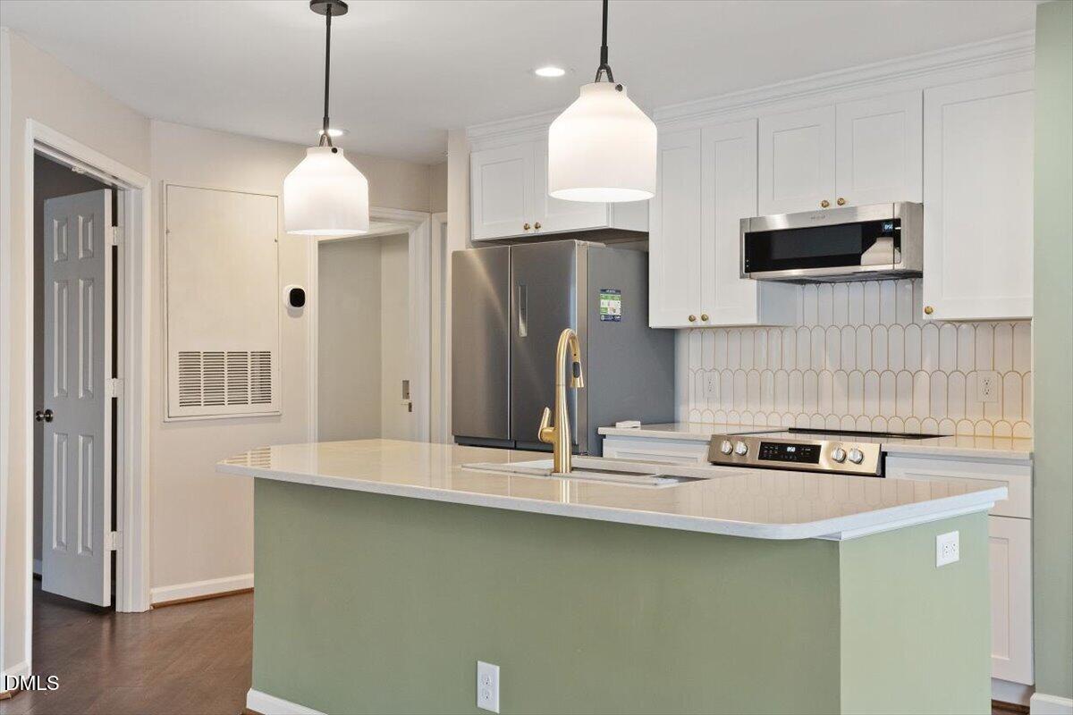 924 New Kent Place Property Photo 3