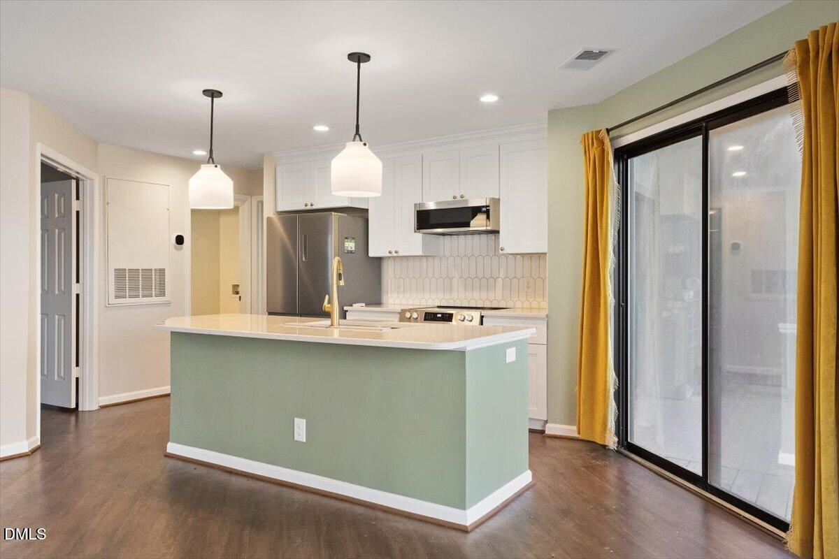 924 New Kent Place Property Photo 6