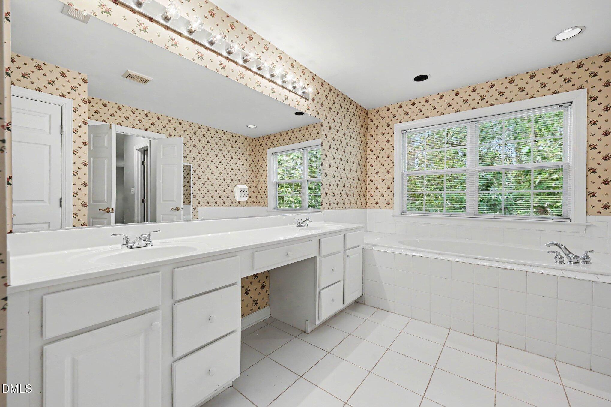 1203 Fairfax Woods Drive Property Photo 18