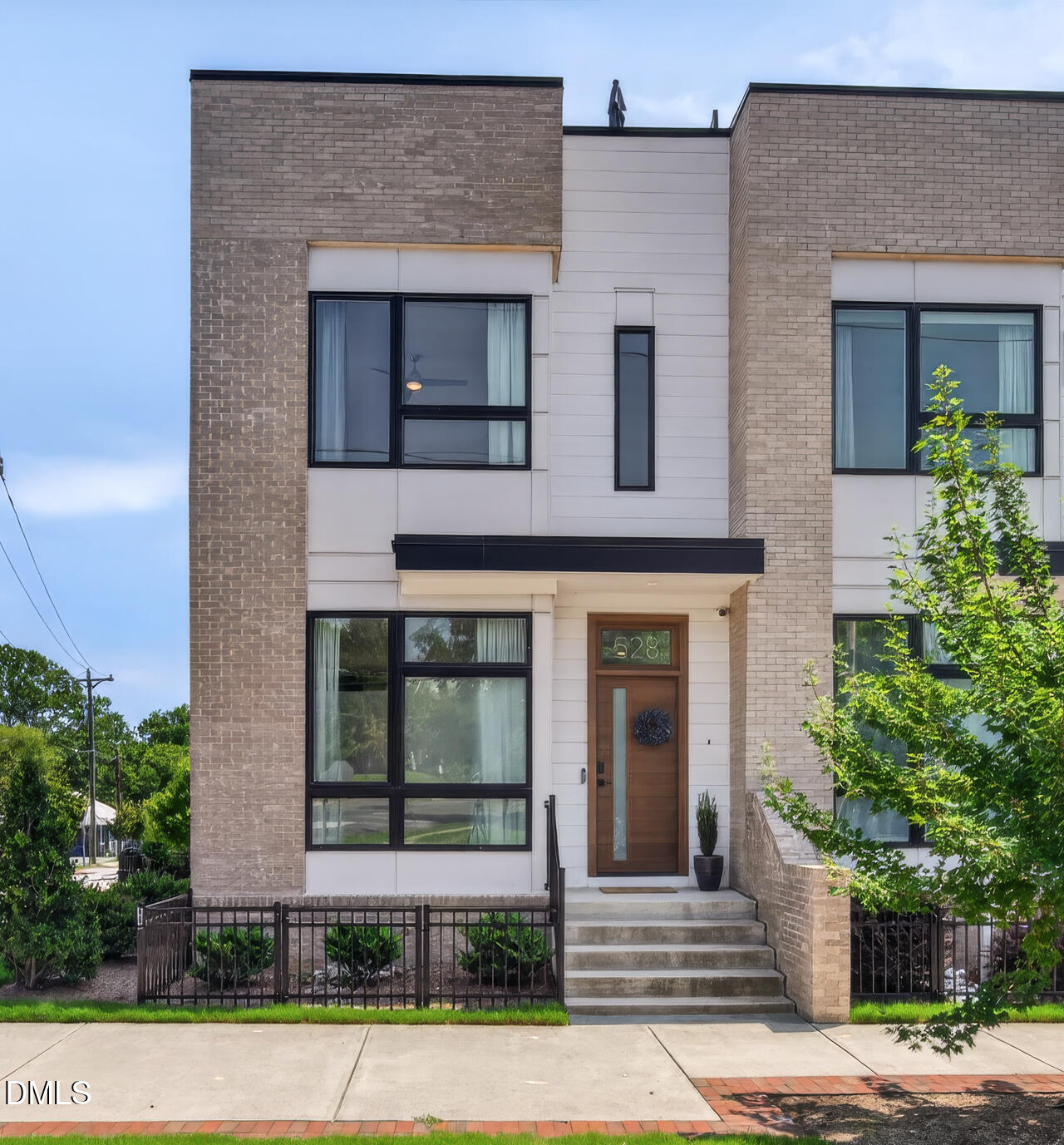528 N Roxboro Street Property Photo 1