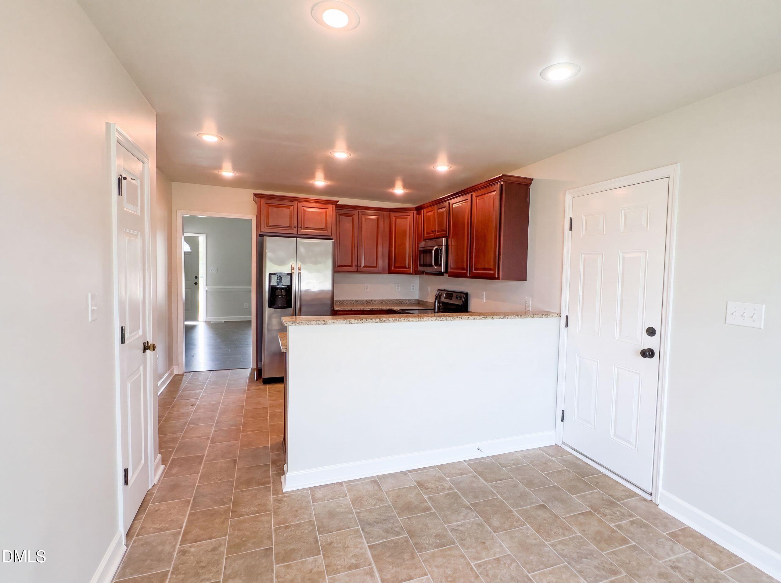 208 Settlers Pointe Drive Property Photo 2