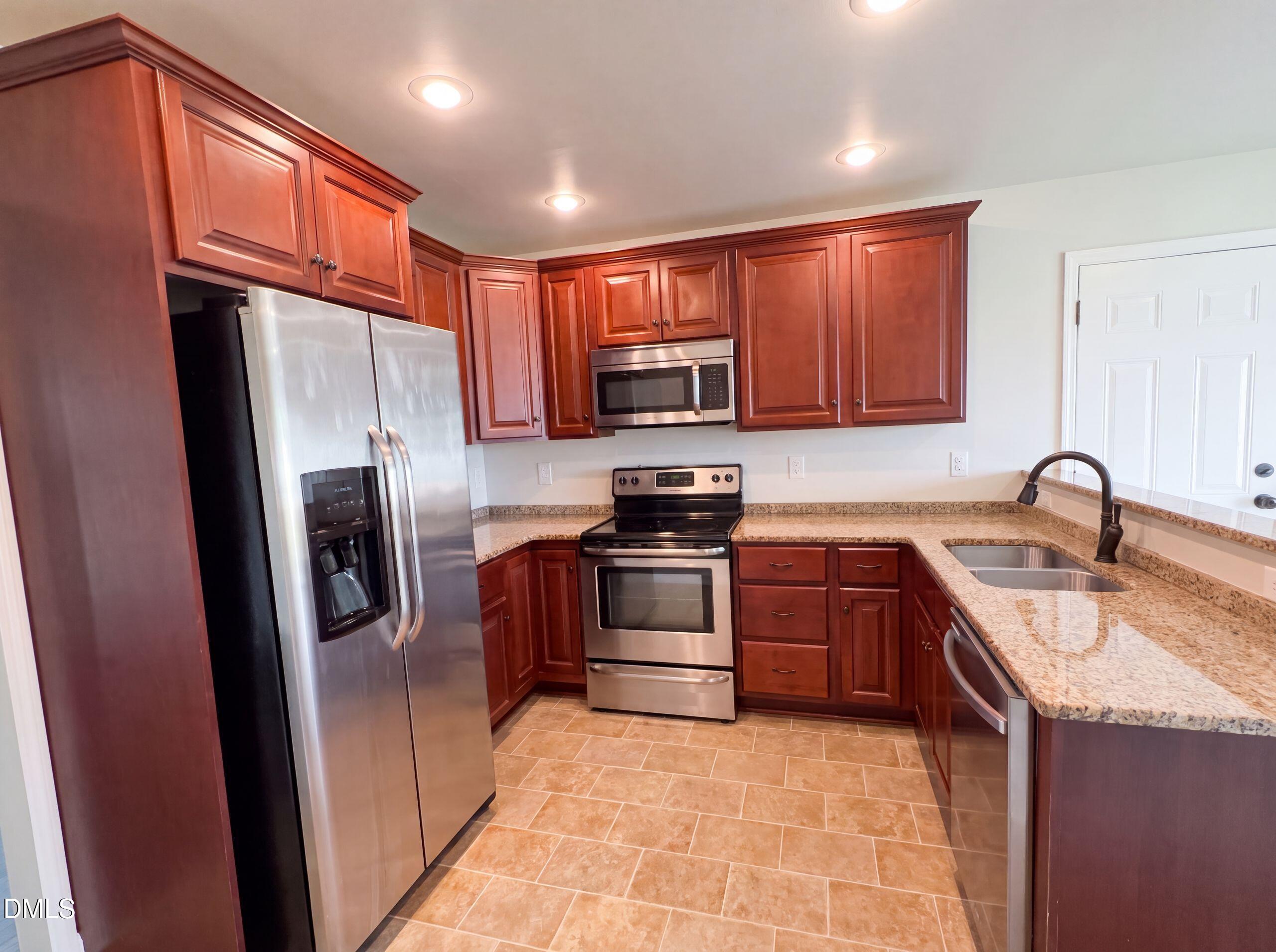 208 Settlers Pointe Drive Property Photo 8