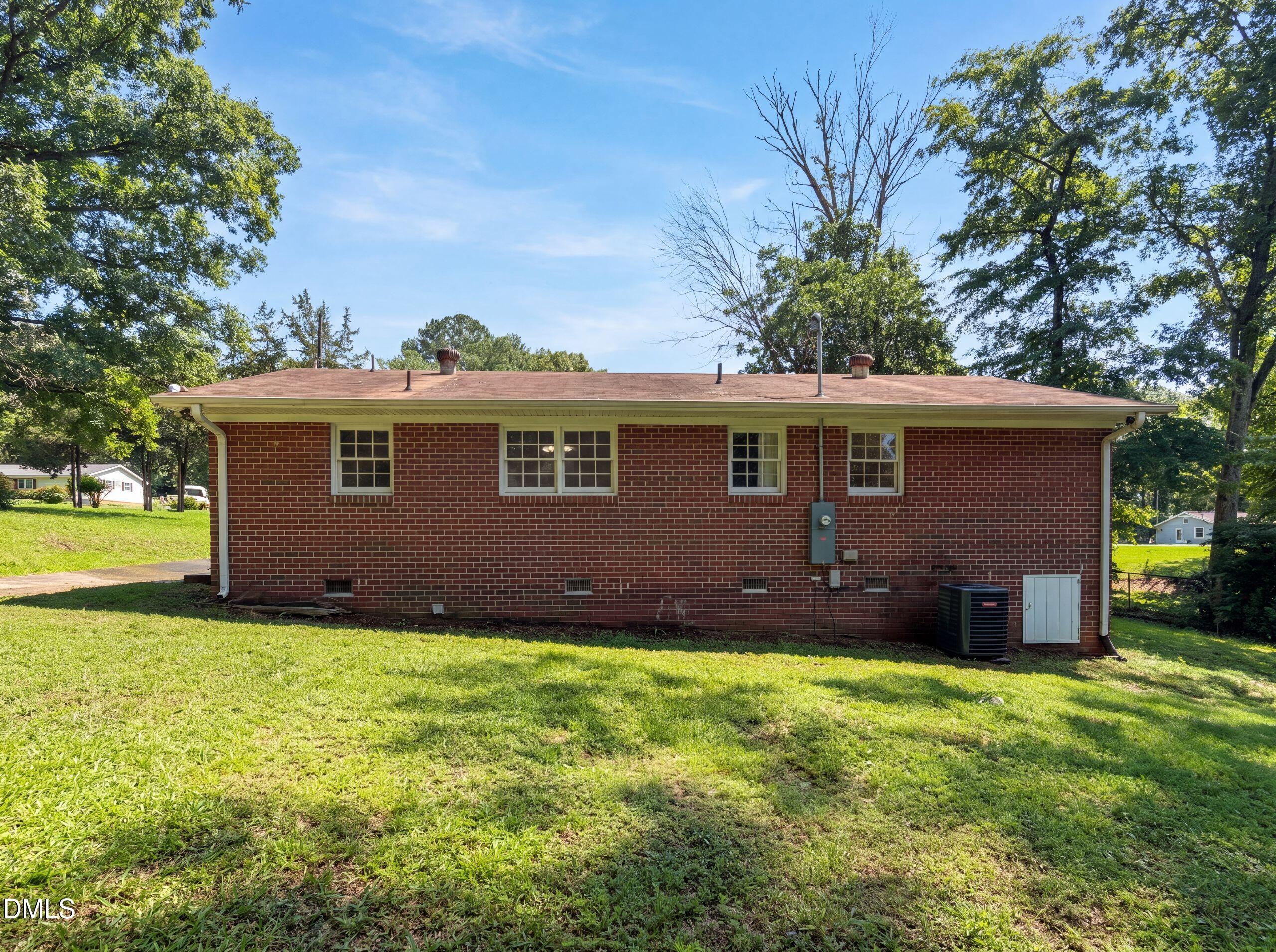 3907 Alameda Street Property Photo 5