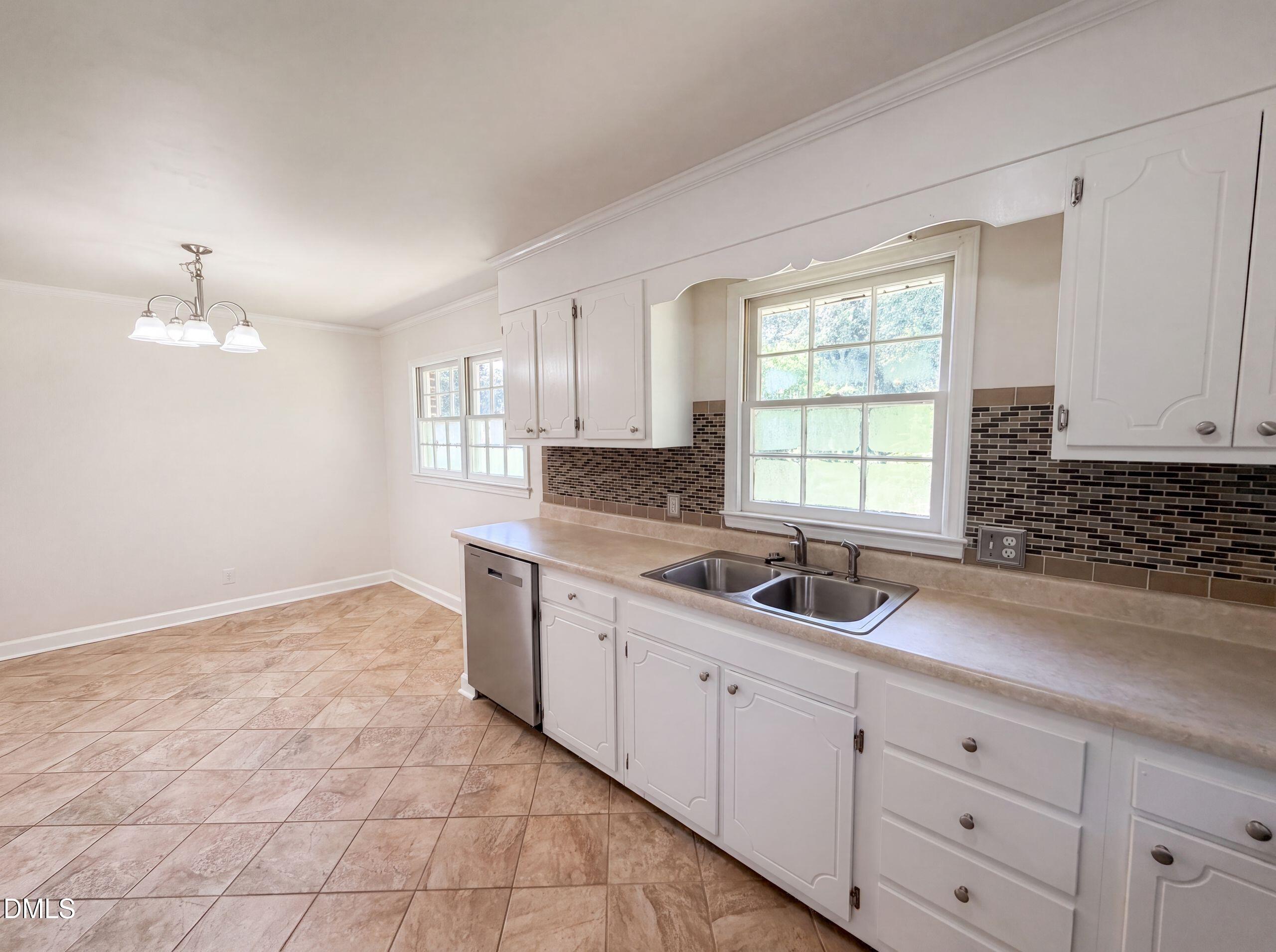3907 Alameda Street Property Photo 6